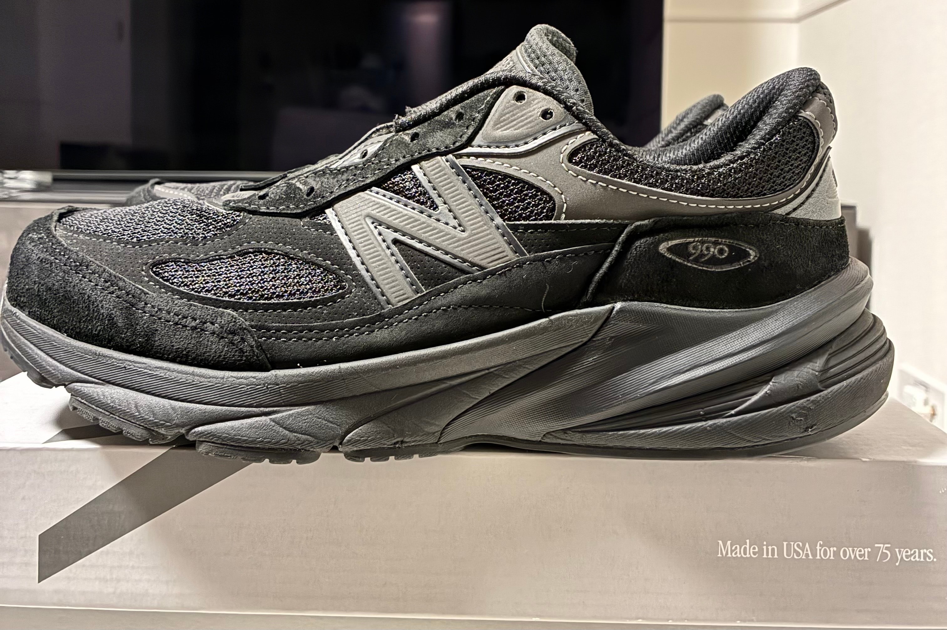 New Balance 990V6 "Triple Black"