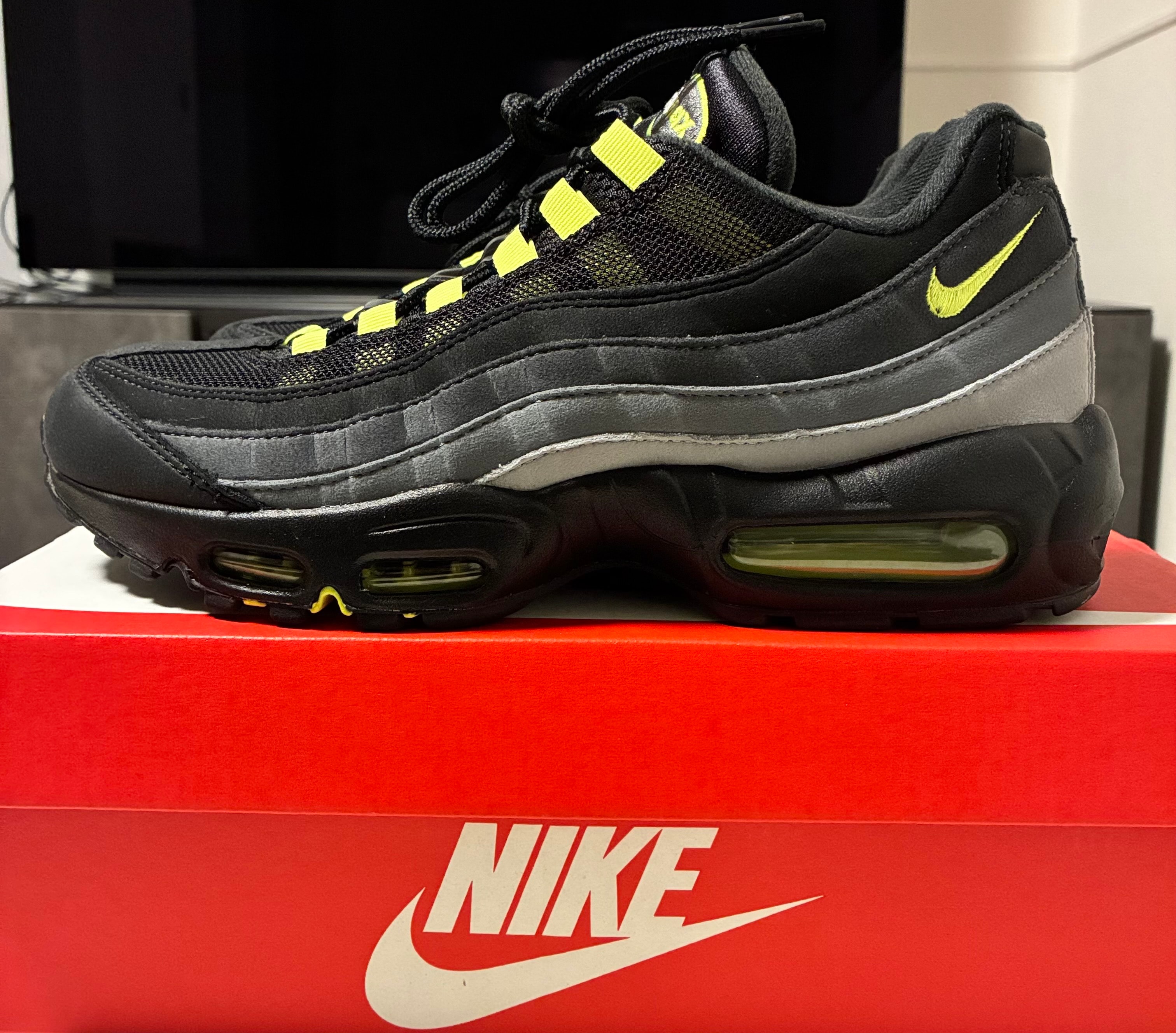Nike Air Max 95 "Black/Anthracite/Smoke Grey/Volt"