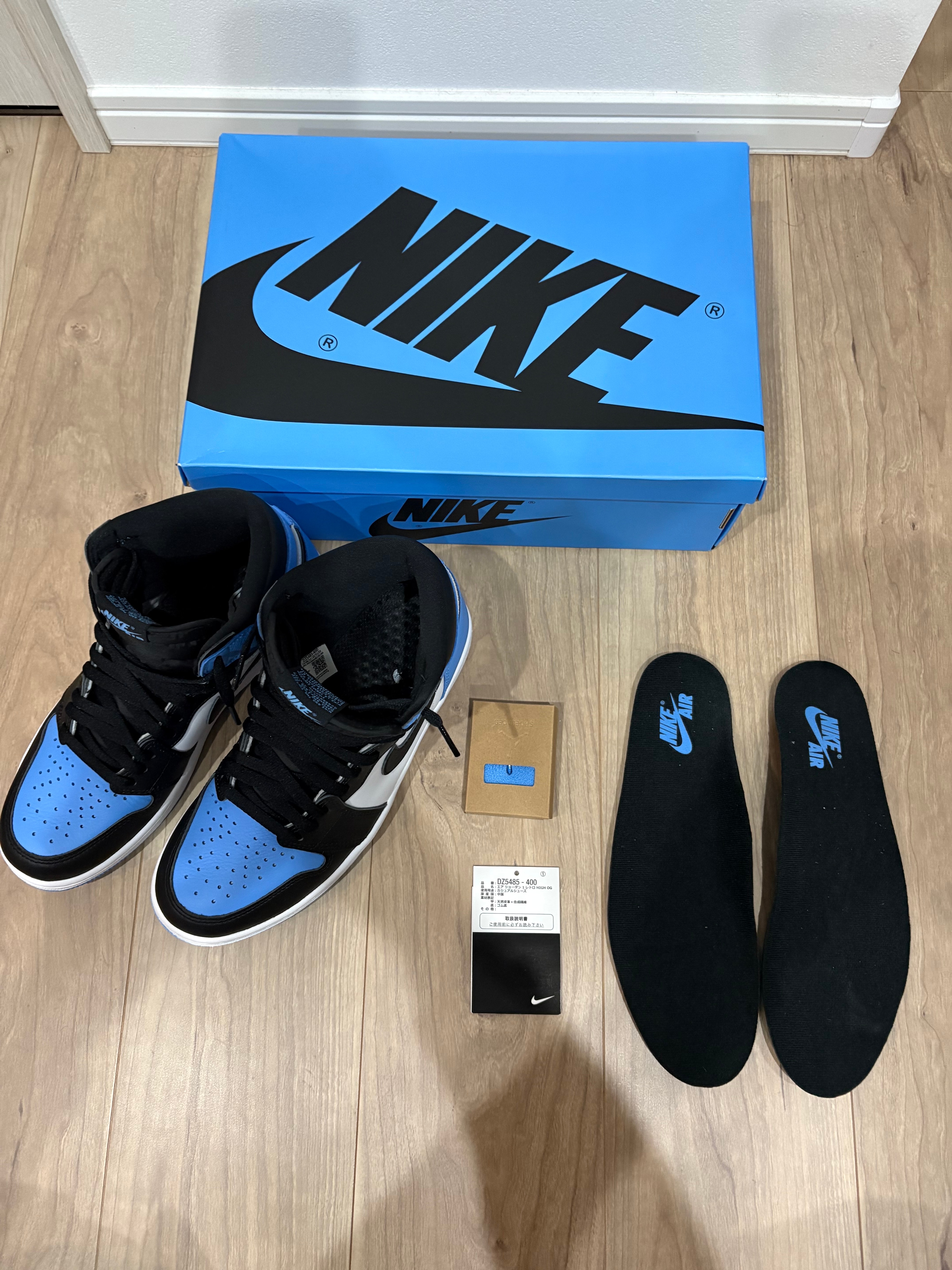 ナイキ エアジョーダン1 レトロ ハイ OG "ユニバーシティブルー/UNCトゥ"