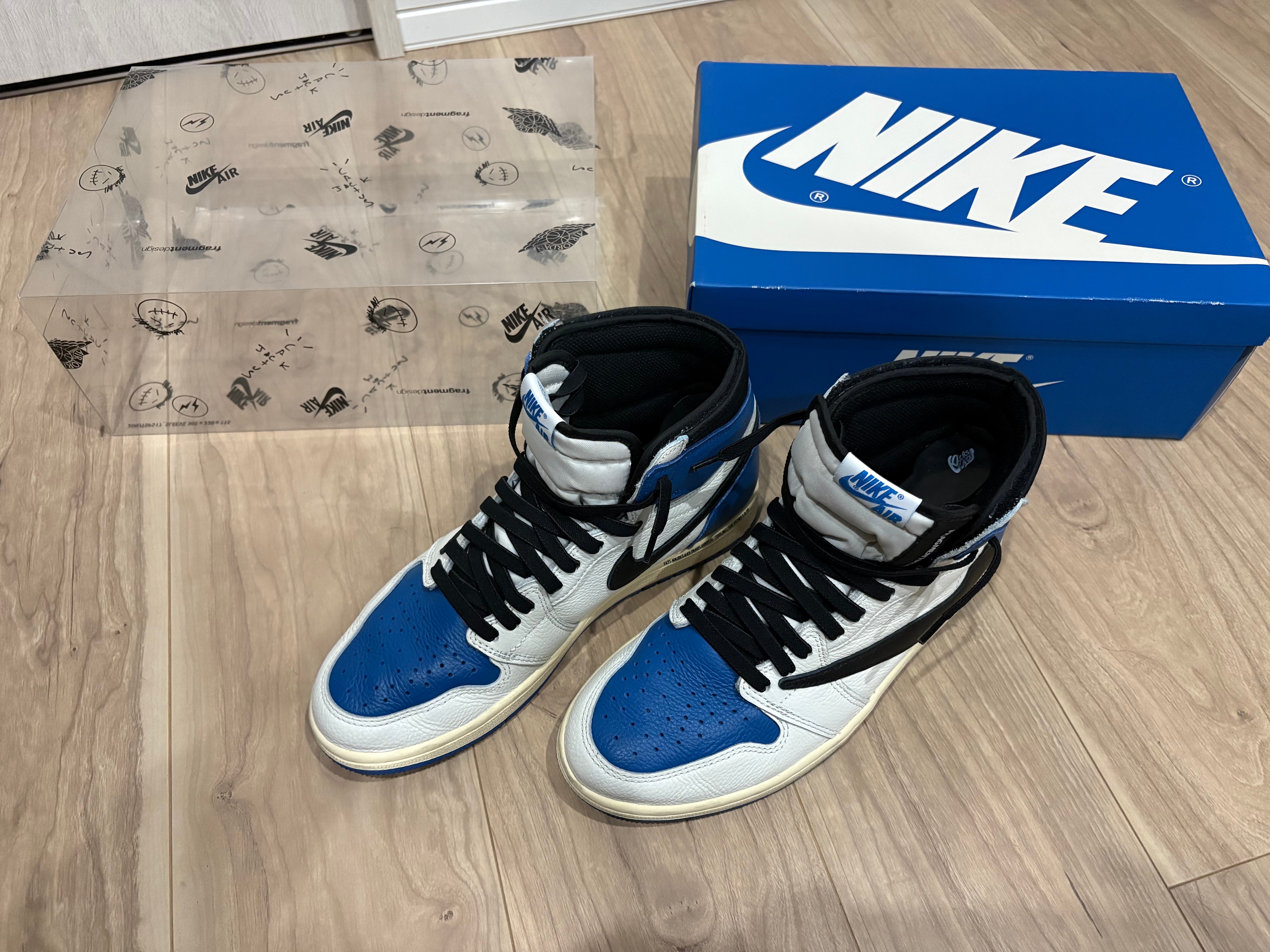 トラヴィススコット × フラグメントデザイン × ナイキ エアジョーダン1 レトロ ハイ OG SP "ミリタリー ブルー"