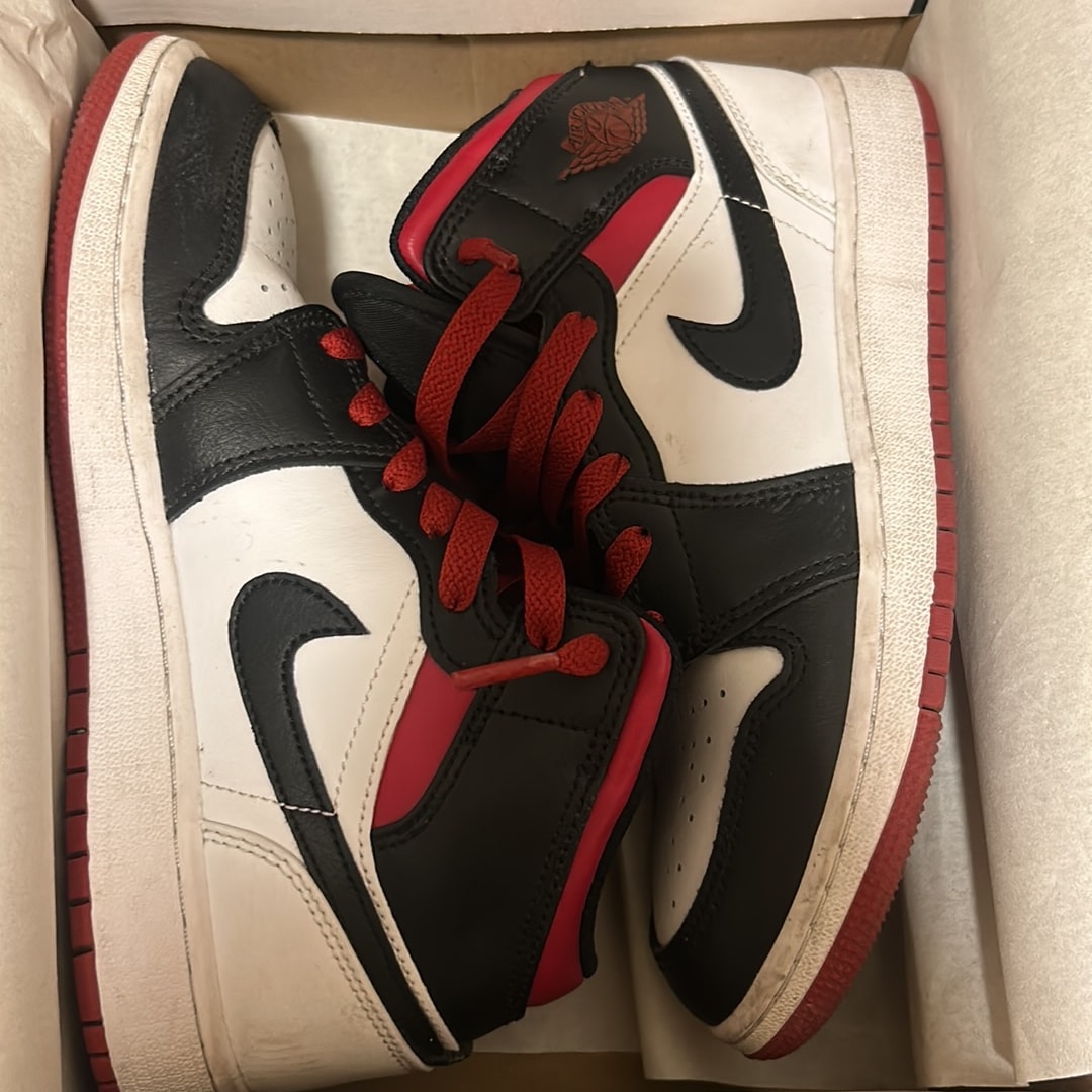 Nike GS Air Jordan 1 Mid "Gym Red"