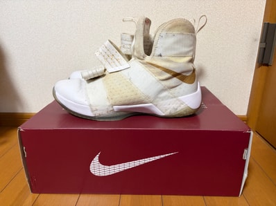 Nike LeBron Zoom Soldier 10 "Gold Medal"