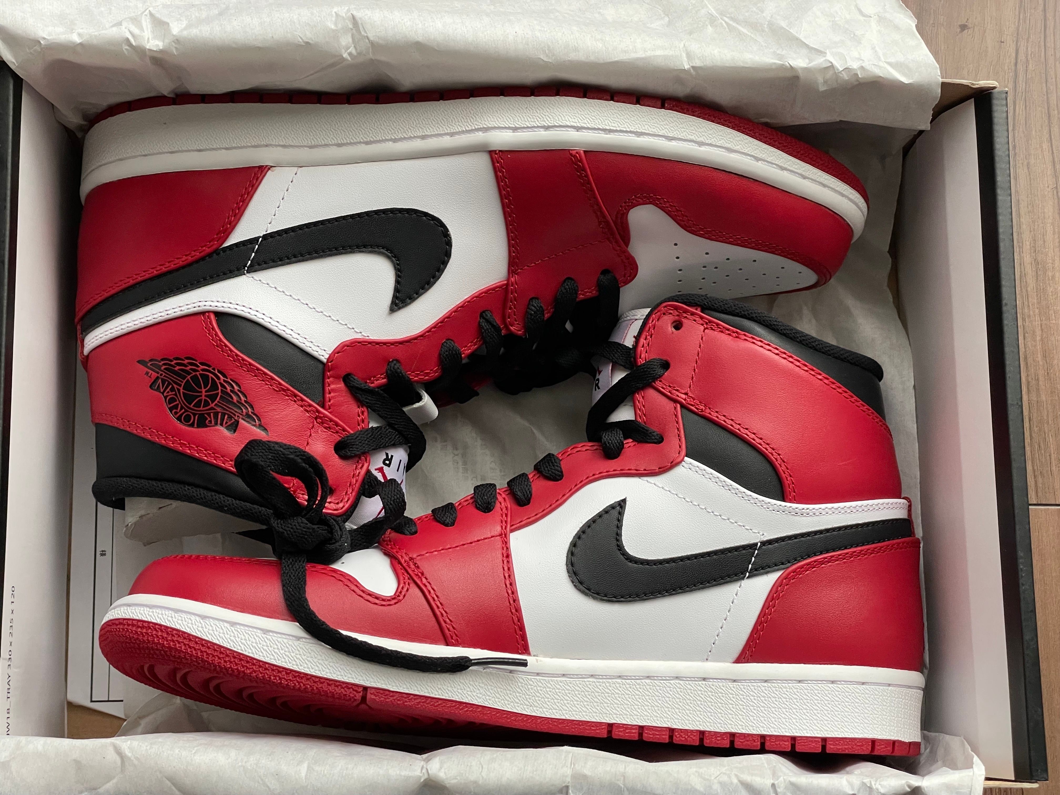 Nike Air Jordan 1 Retro High "Chicago" (2013)