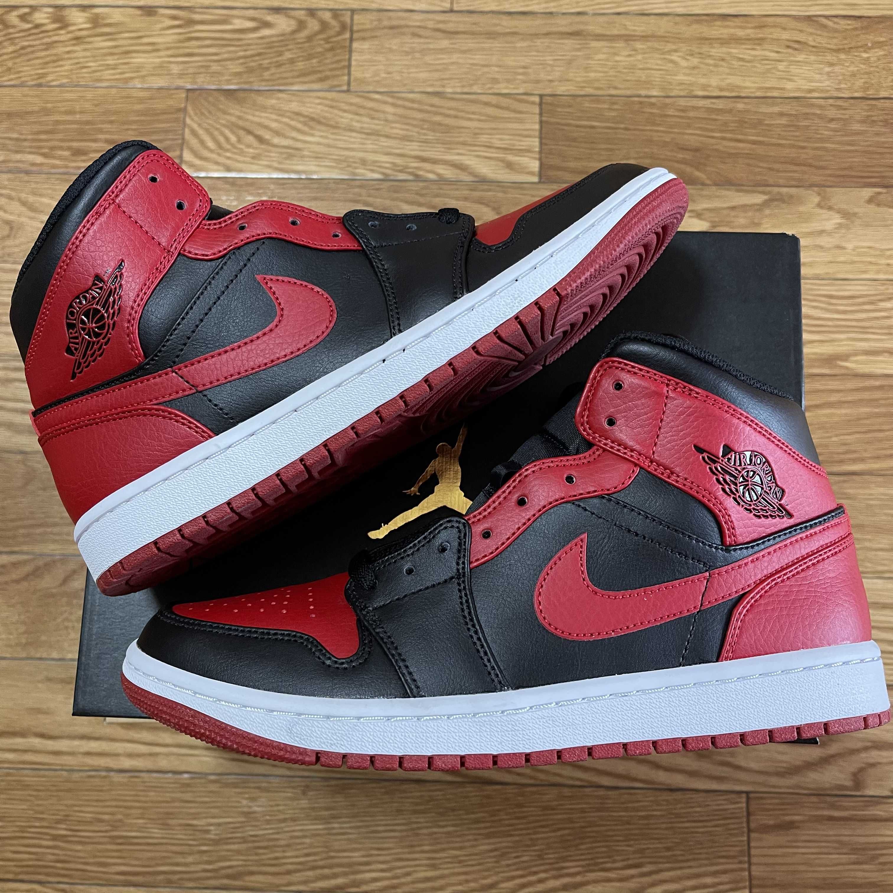 Nike Air Jordan 1 Mid "Bred"