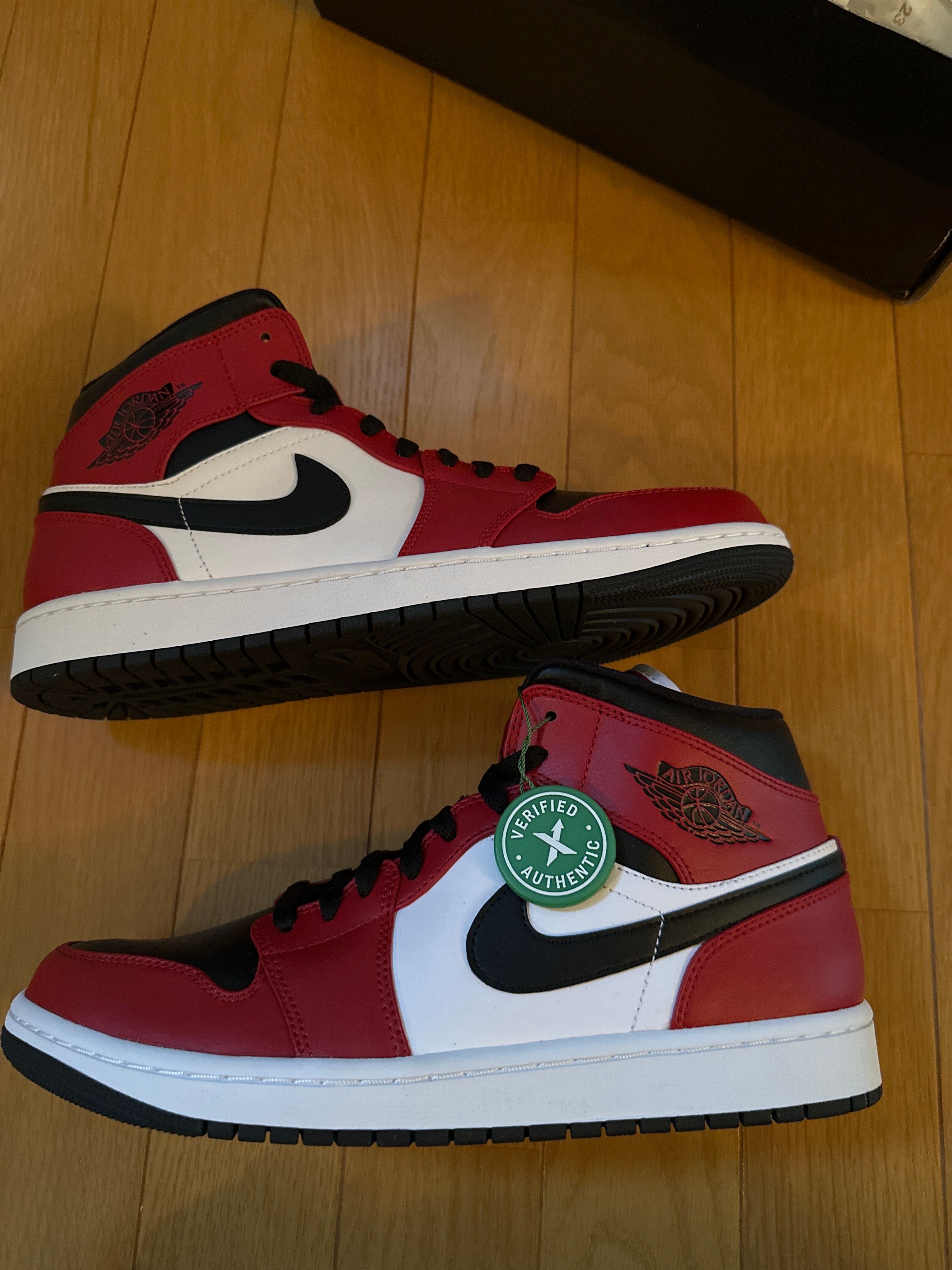 Nike Air Jordan 1 Mid "Chicago Black Toe"