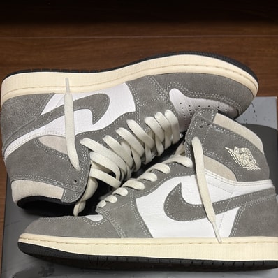 Nike Air Jordan 1 Retro High OG "Black and Smoke Grey"