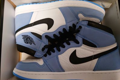 Nike Air Jordan 1 High OG "University Blue"
