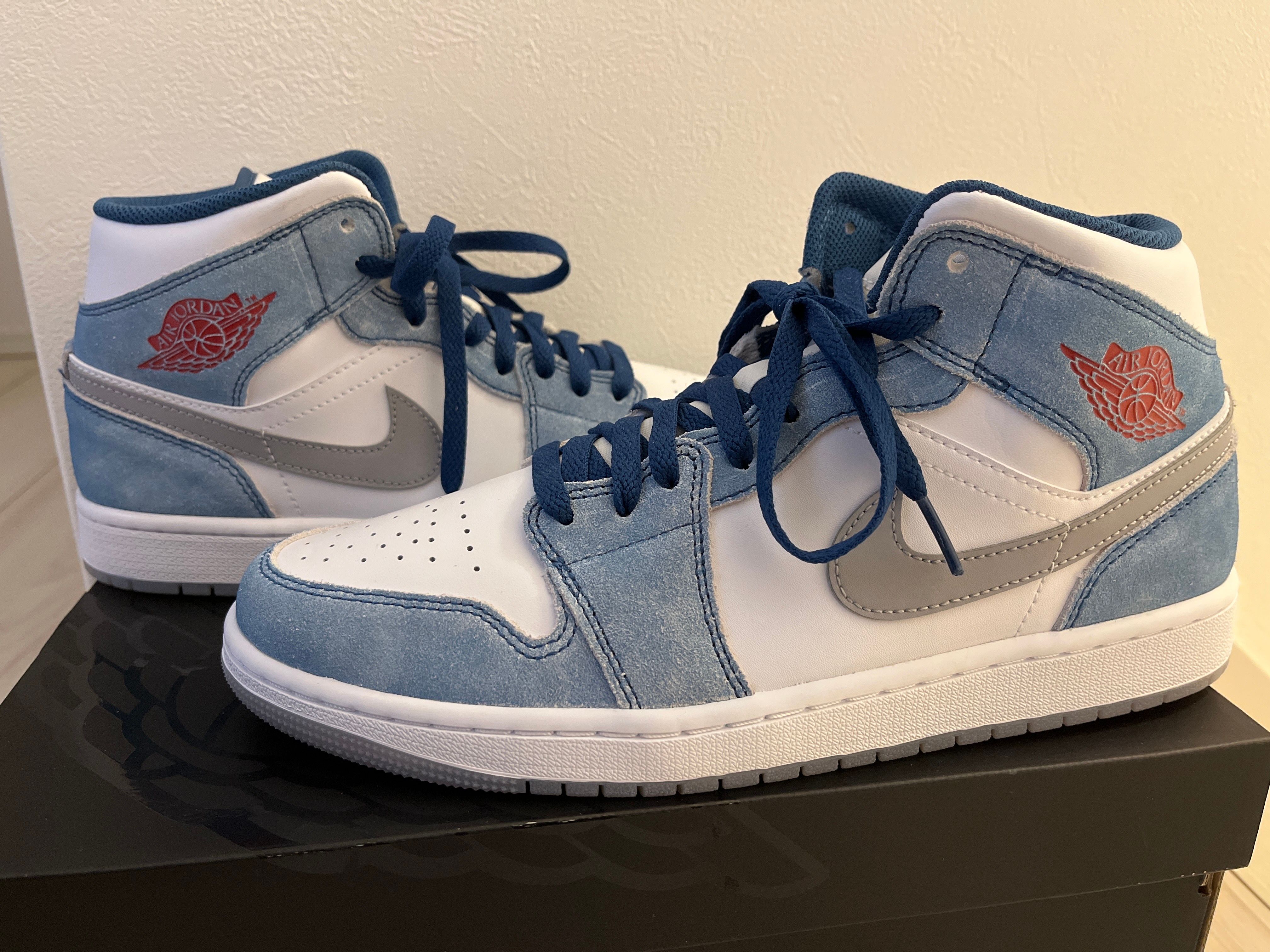 Nike Air Jordan 1 Mid SE "White/Hyper Royal/Red"