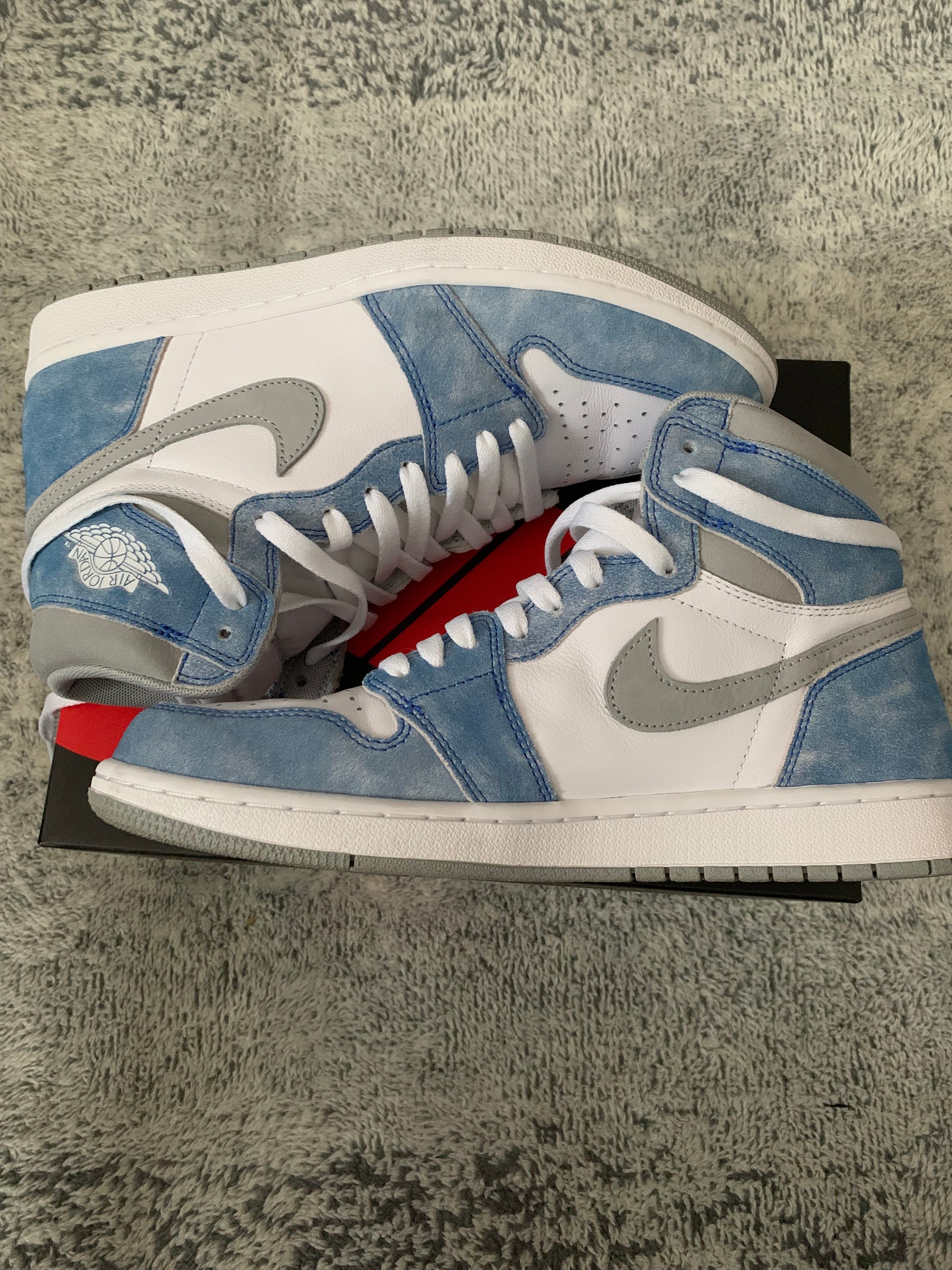 Nike Air Jordan 1 High OG "Hyper Royal"