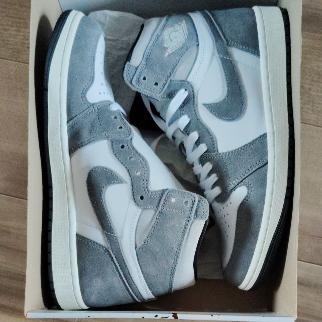 Nike Air Jordan 1 Retro High OG "Black and Smoke Grey"