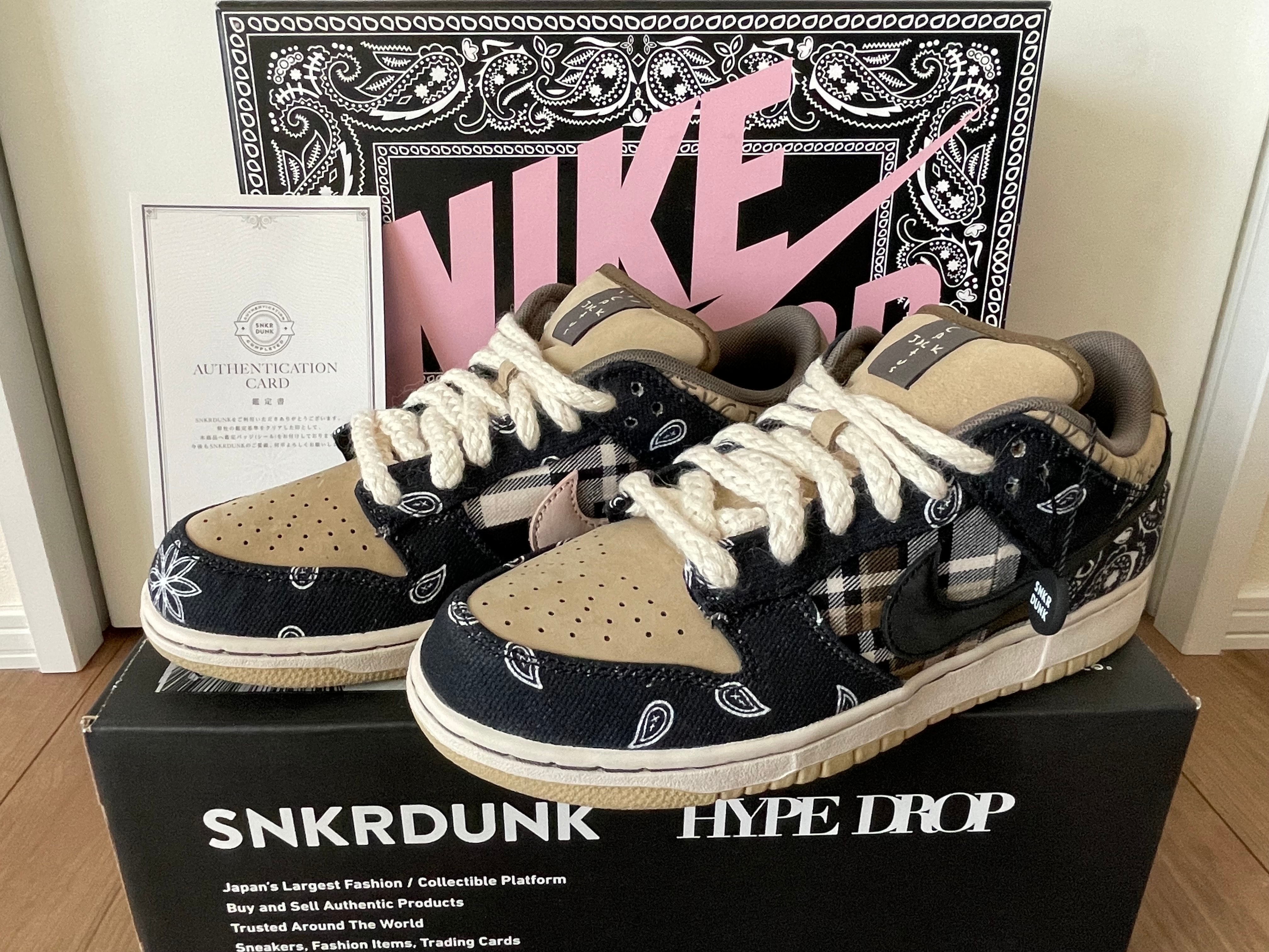 Travis Scott × Nike SB Dunk Low "Black/Parachute Beige"