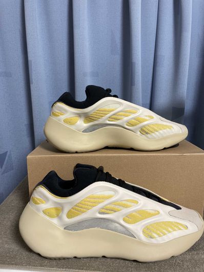 adidas YEEZY 700 V3 "Safflower"