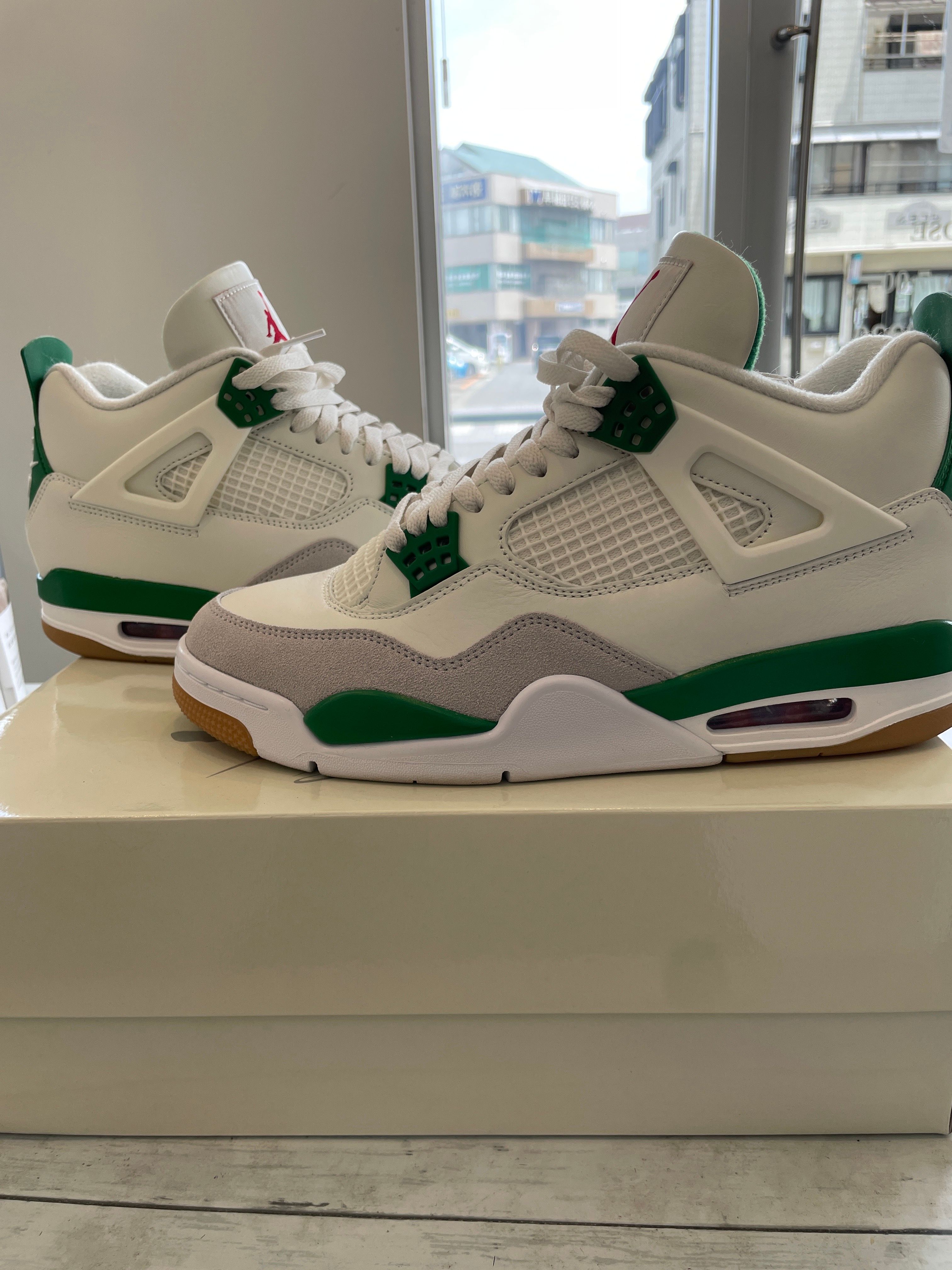 Nike SB × Air Jordan 4 Retro SP "Pine Green"