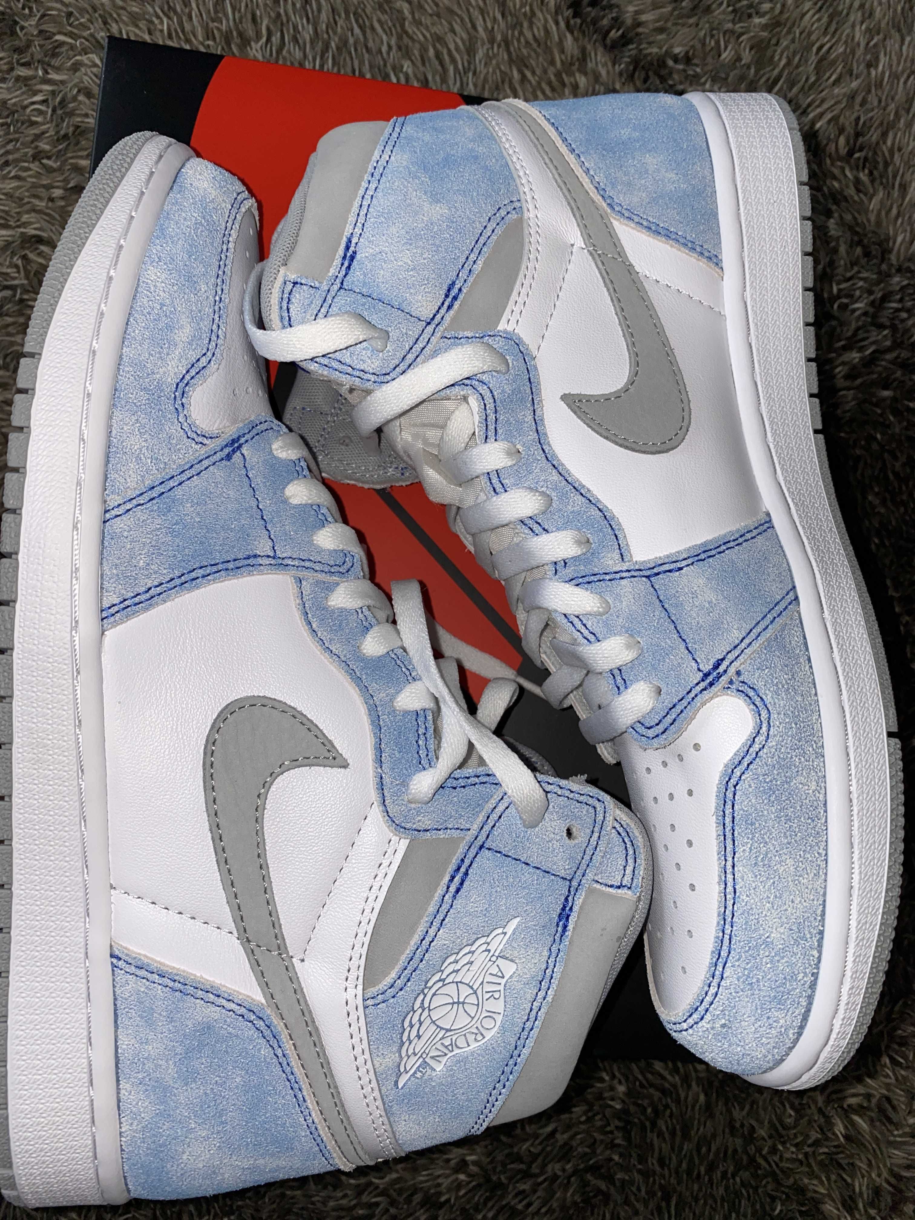 Nike Air Jordan 1 High OG "Hyper Royal"