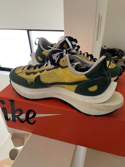 sacai × Nike Vapor Waffle "Tour Yellow/Stadium Green-Sail"
