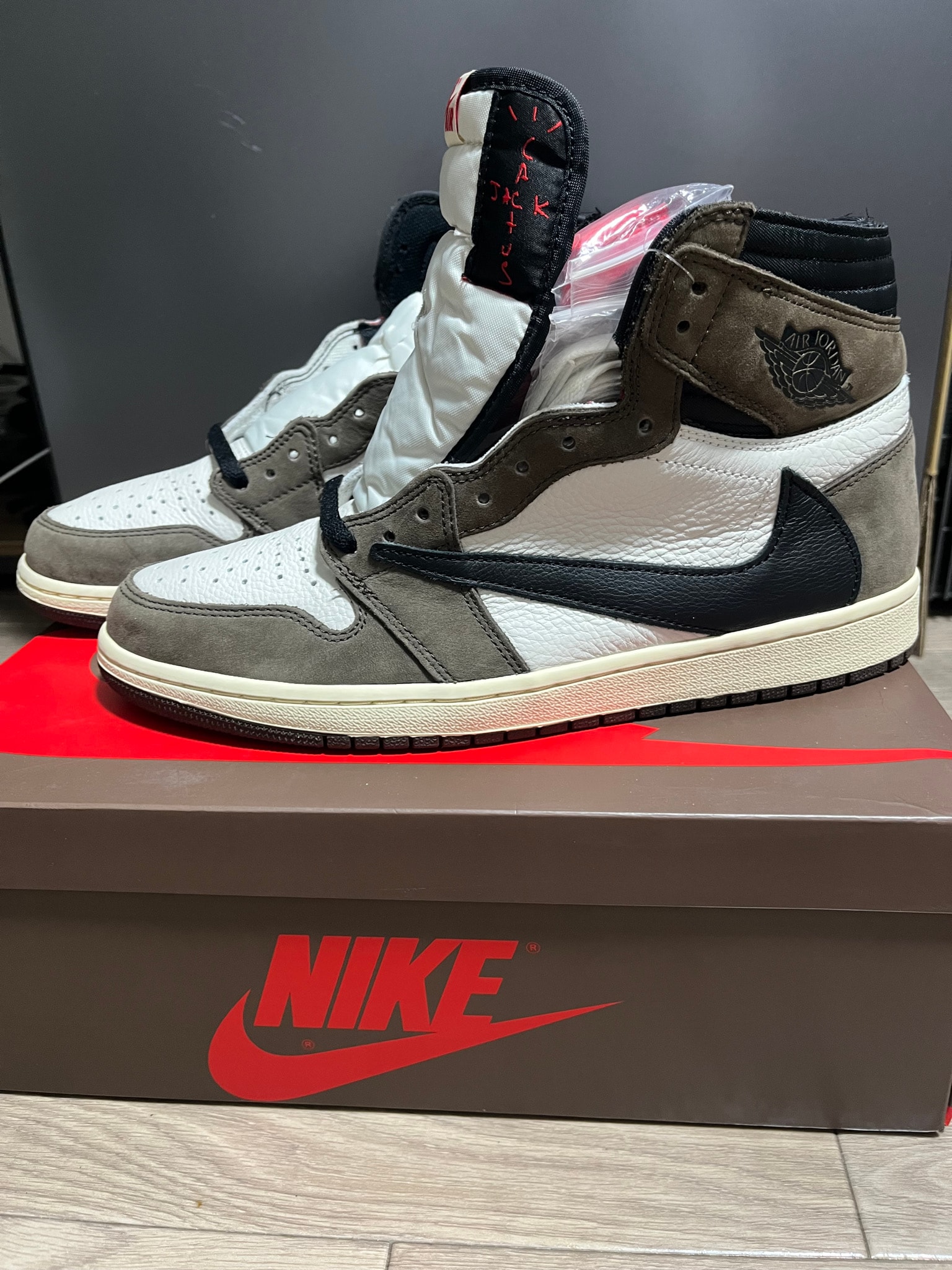 Travis Scott × Nike Air Jordan 1 Retro High OG TS SP "Sail/Dark Mocha"