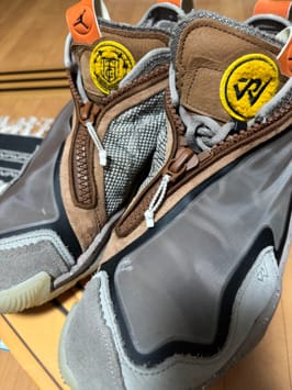 オナー ザ ギフト® × ナイキ ジョーダン ワイノット.6 "ムーン フォッシル"