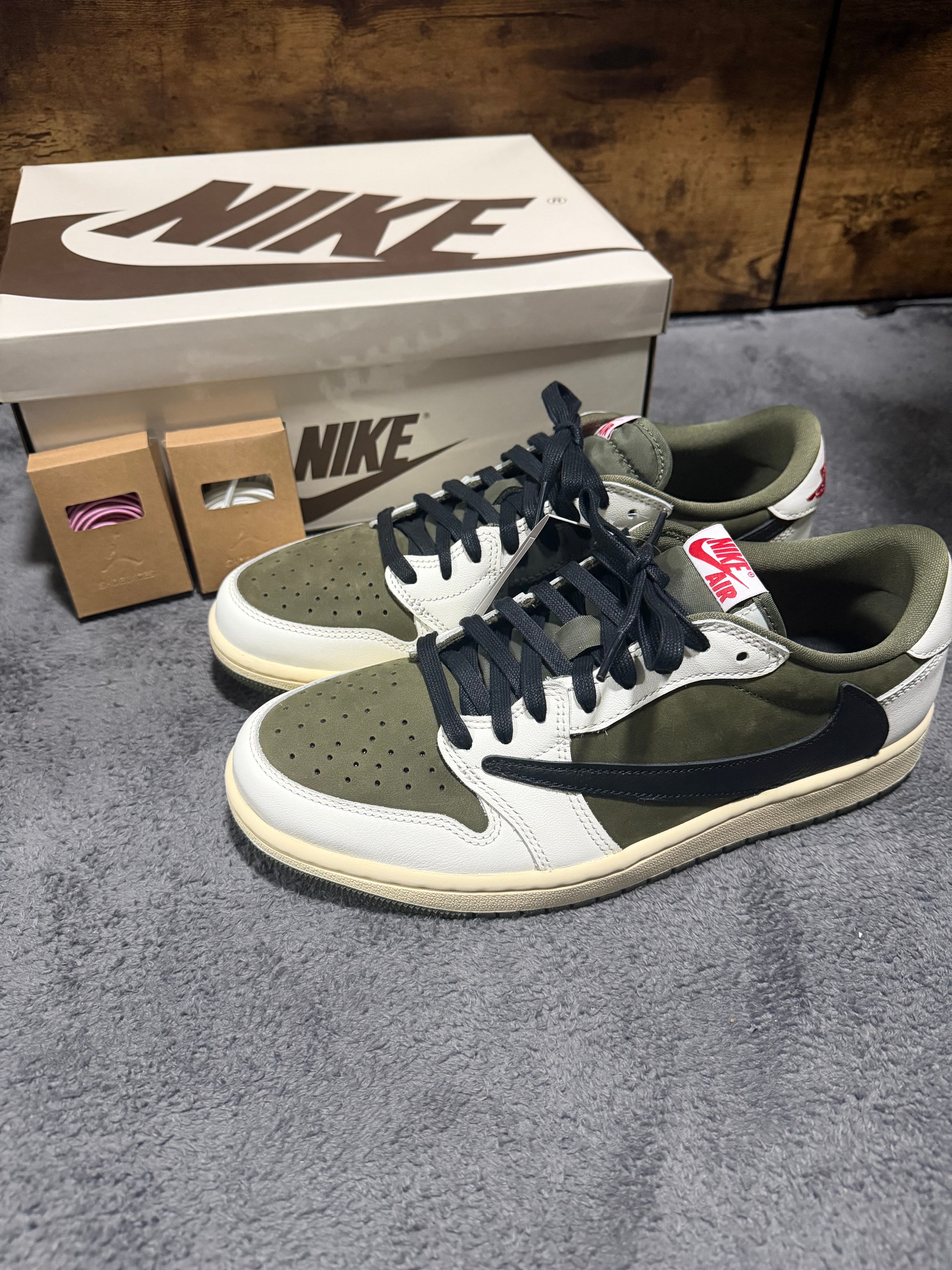 Travis Scott × Nike Air Jordan 1 Low OG SP "Reverse Olive"