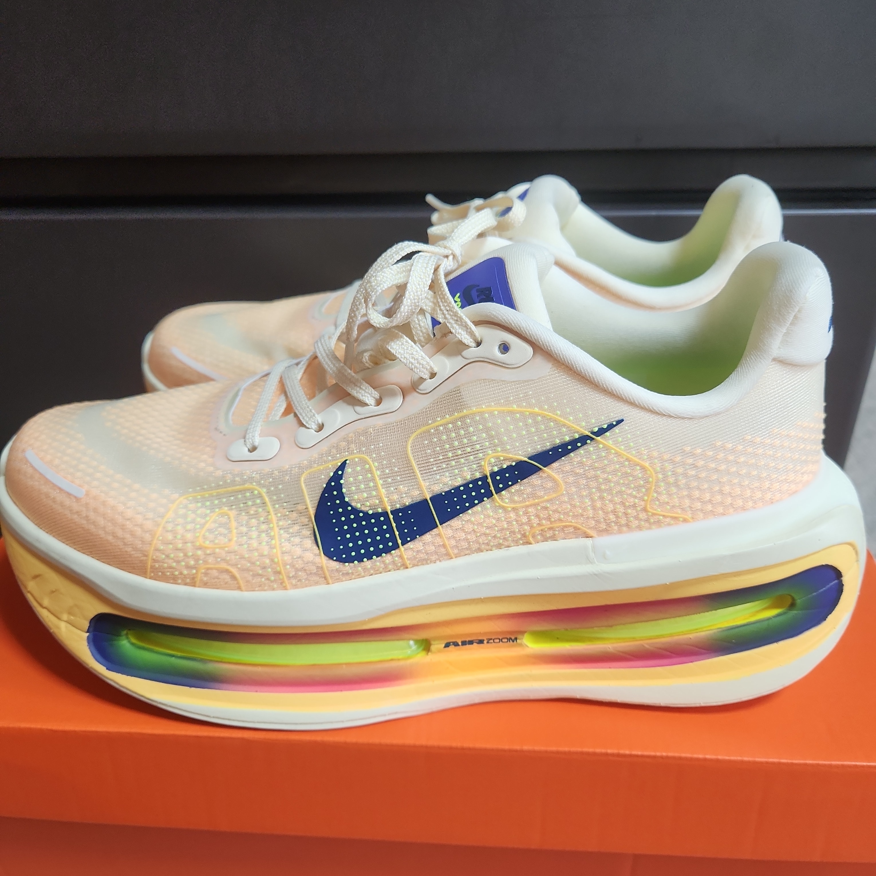 Nike Vomero Premium "Alabaster"