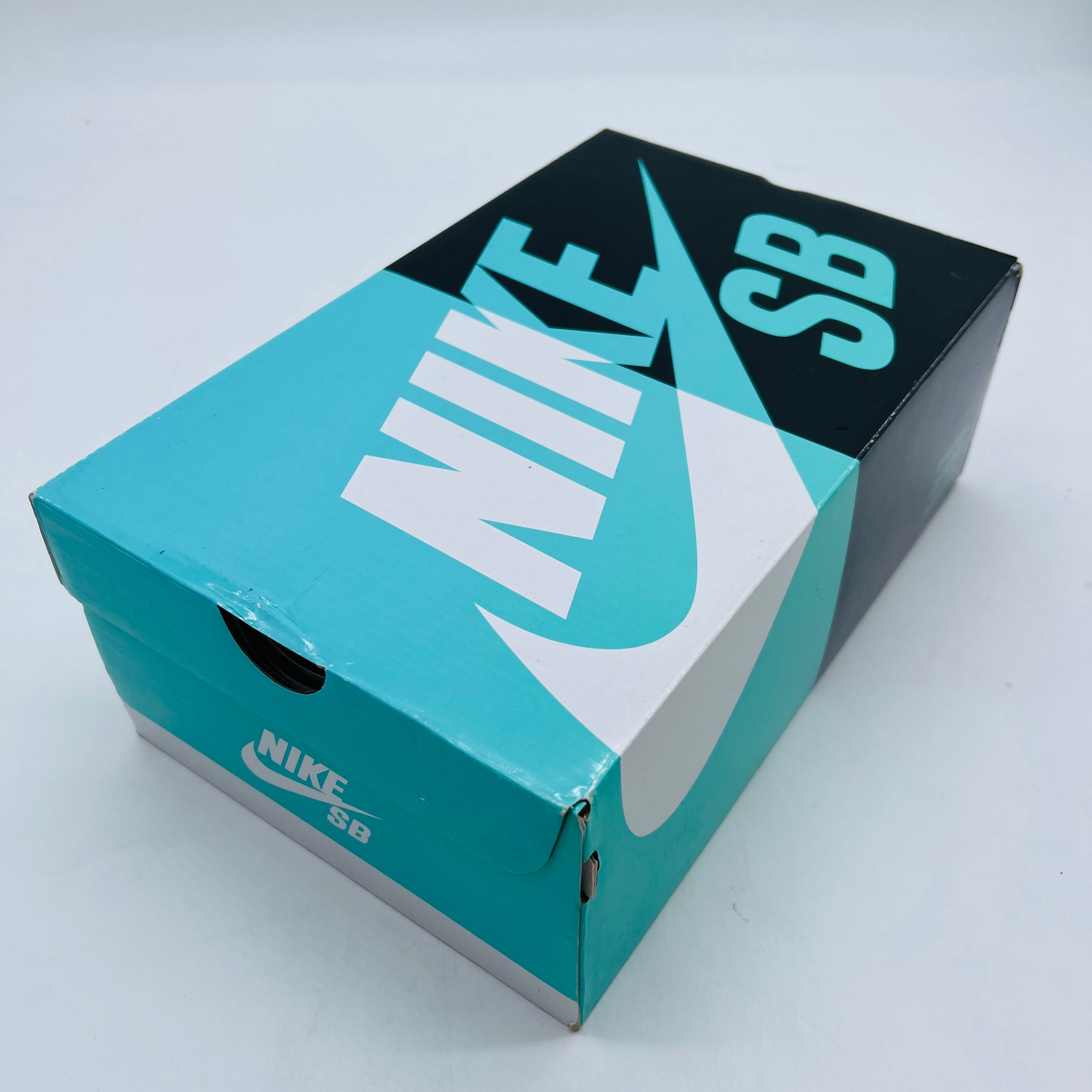 コンセプツ × ナイキ SB ダンク ロー "パープル ロブスター"