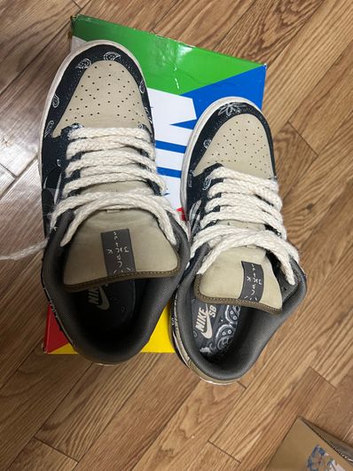 Travis Scott × Nike SB Dunk Low "Black/Parachute Beige"