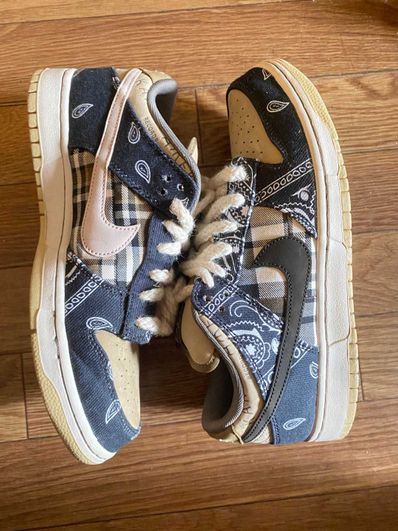 Travis Scott × Nike SB Dunk Low "Black/Parachute Beige"