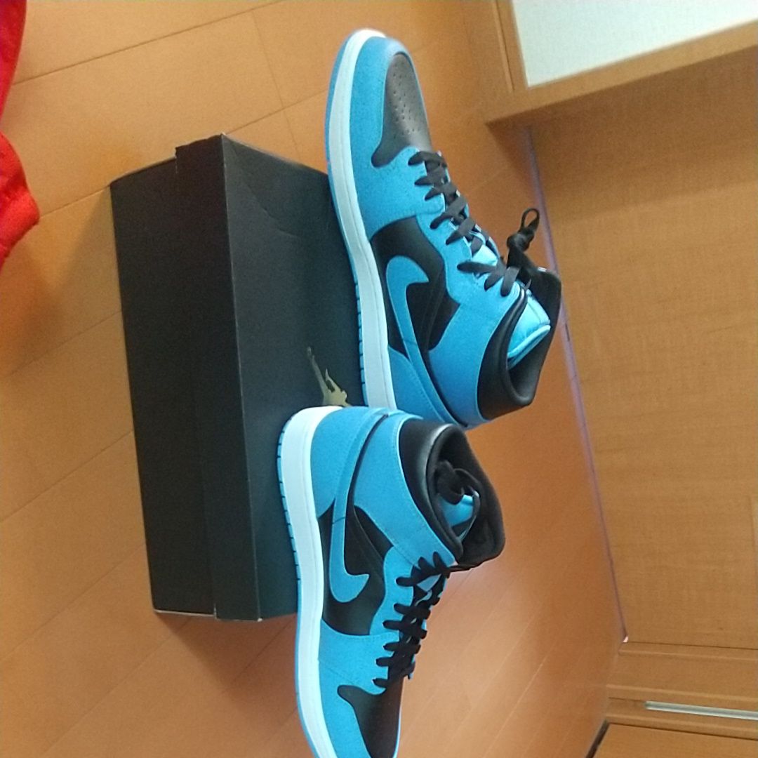 Nike Air Jordan 1 Mid "University Blue"