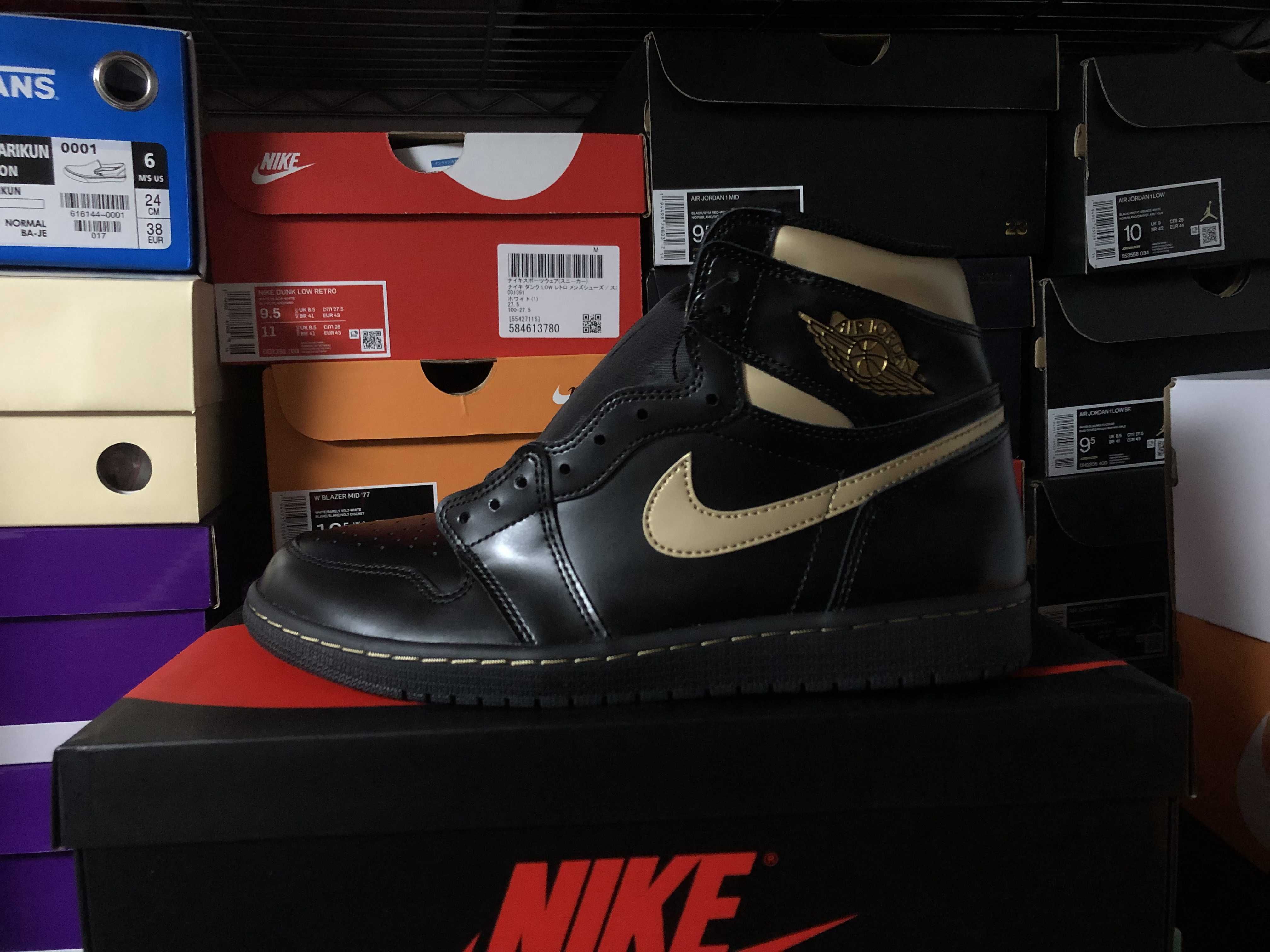 Nike Air Jordan 1 High OG "Black-Metalic Gold"