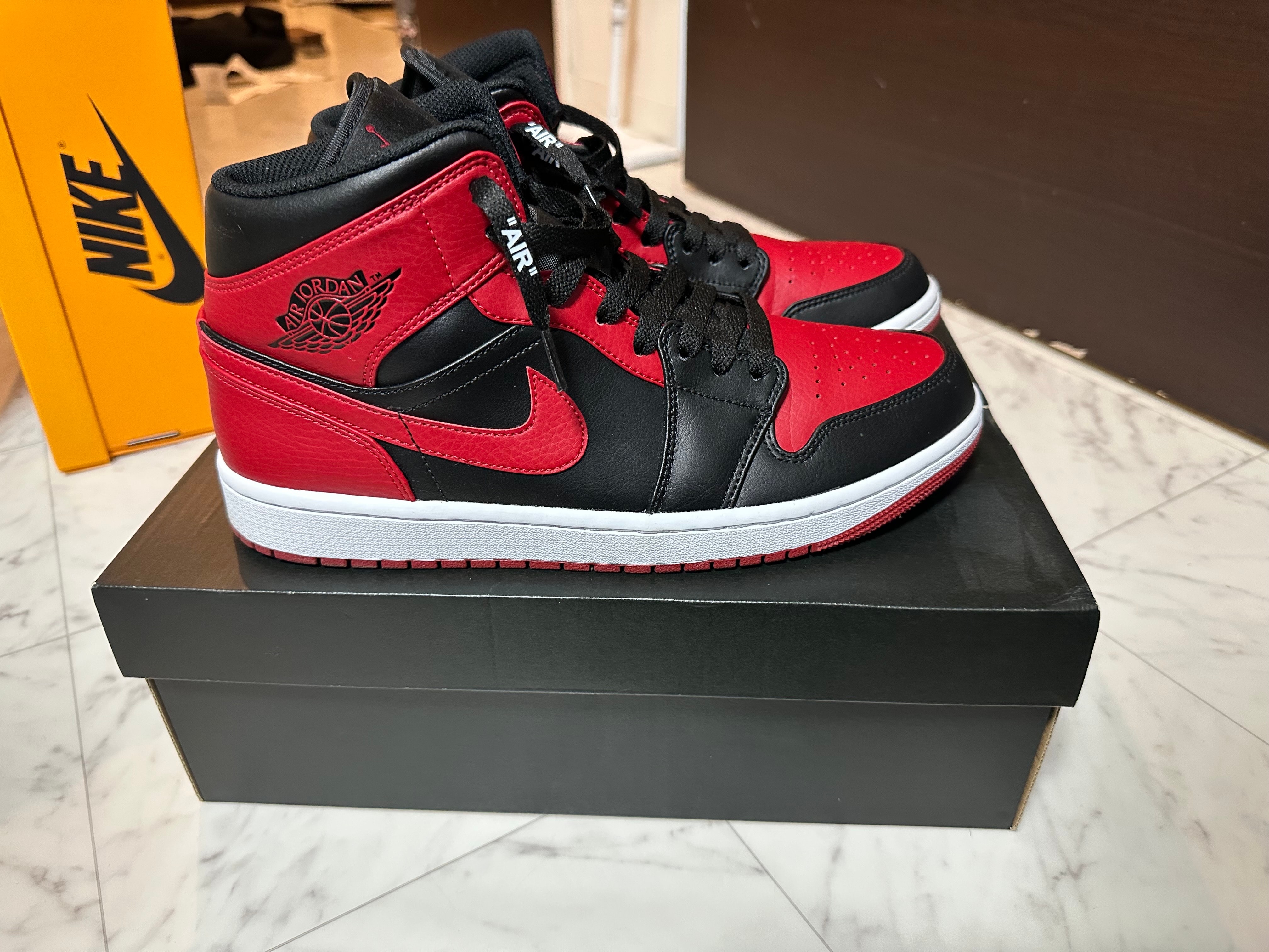 Nike Air Jordan 1 Mid "Bred"