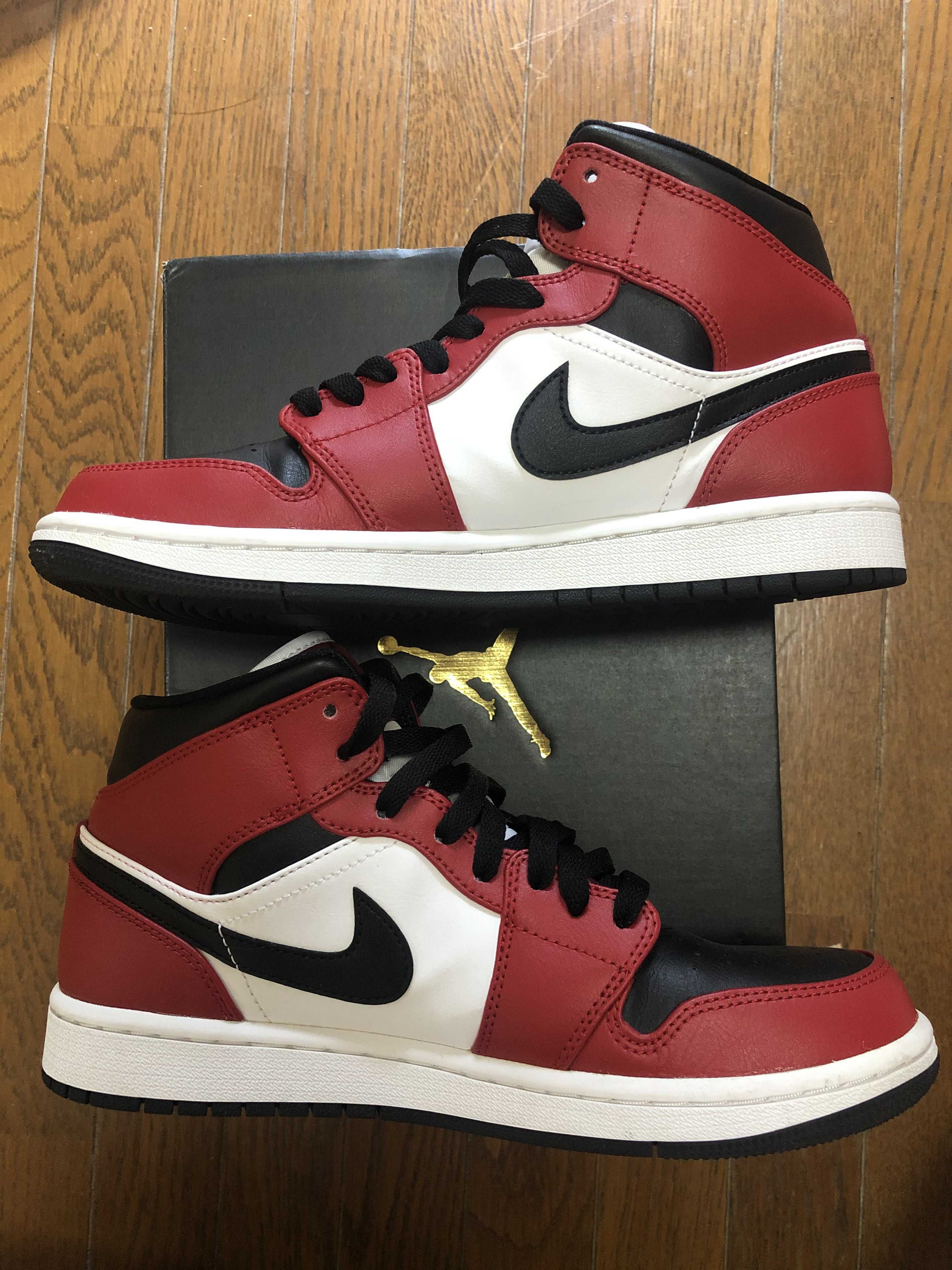 Nike Air Jordan 1 Mid "Chicago Black Toe"