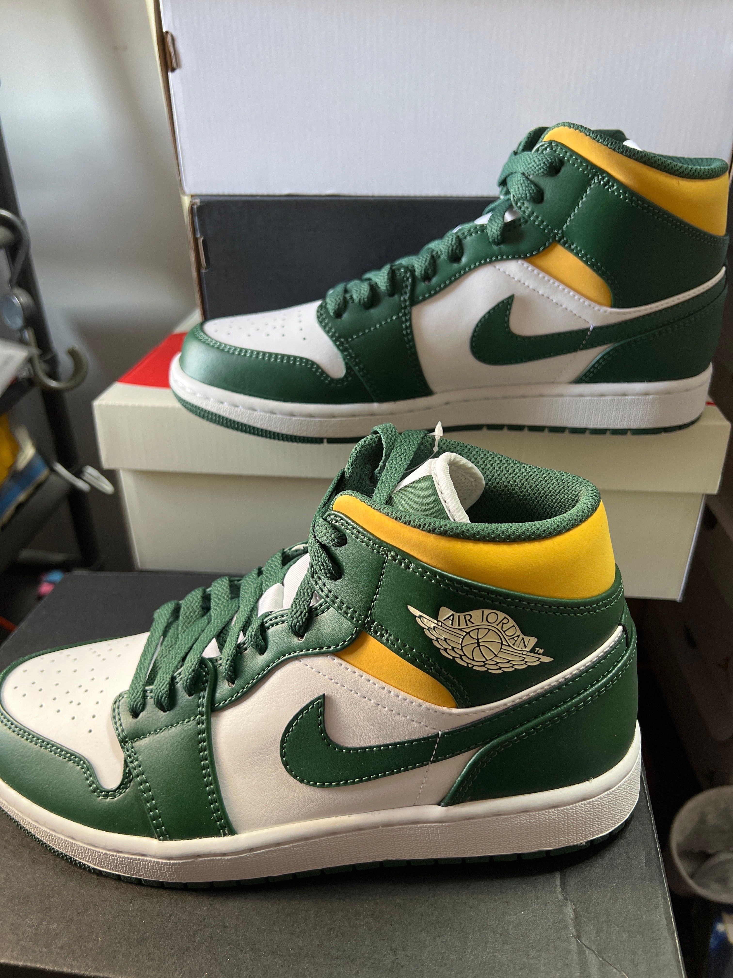 Nike Air Jordan 1 Mid "Seattle Supersonics" 