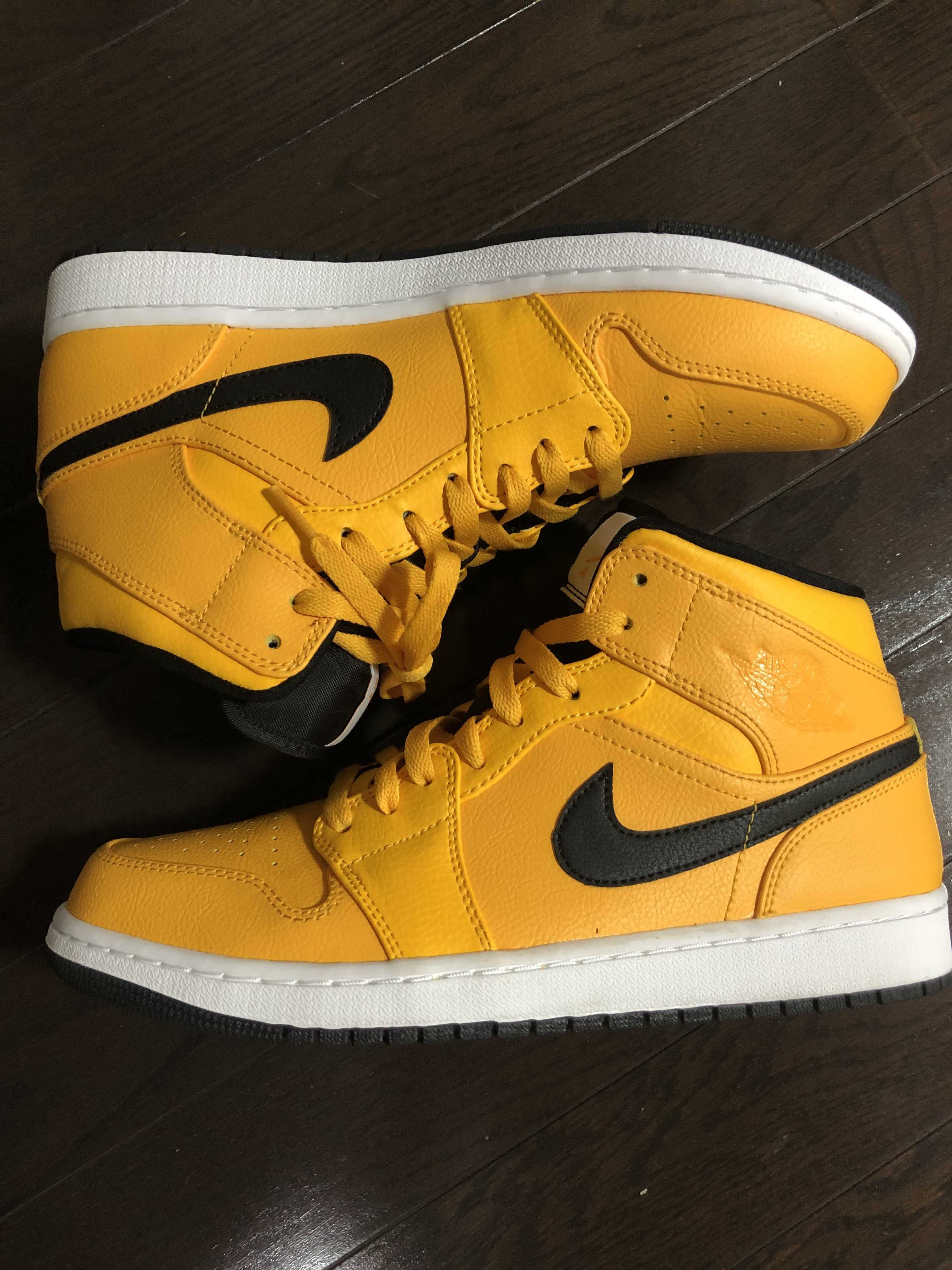 Nike Air Jordan 1 Mid "University Gold Black"