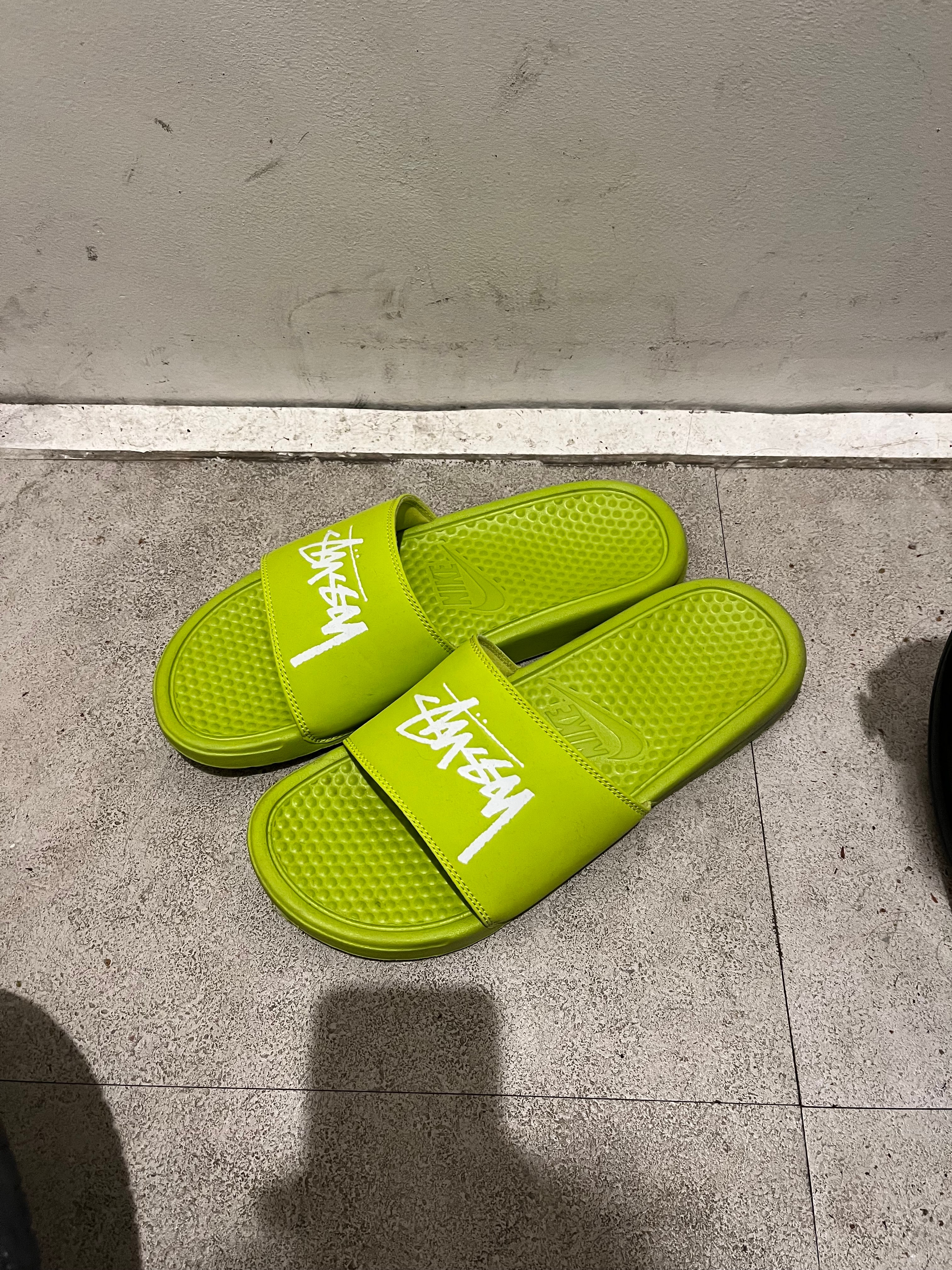 STUSSY × NIKE  BENASSI SLIDE "VOLT"