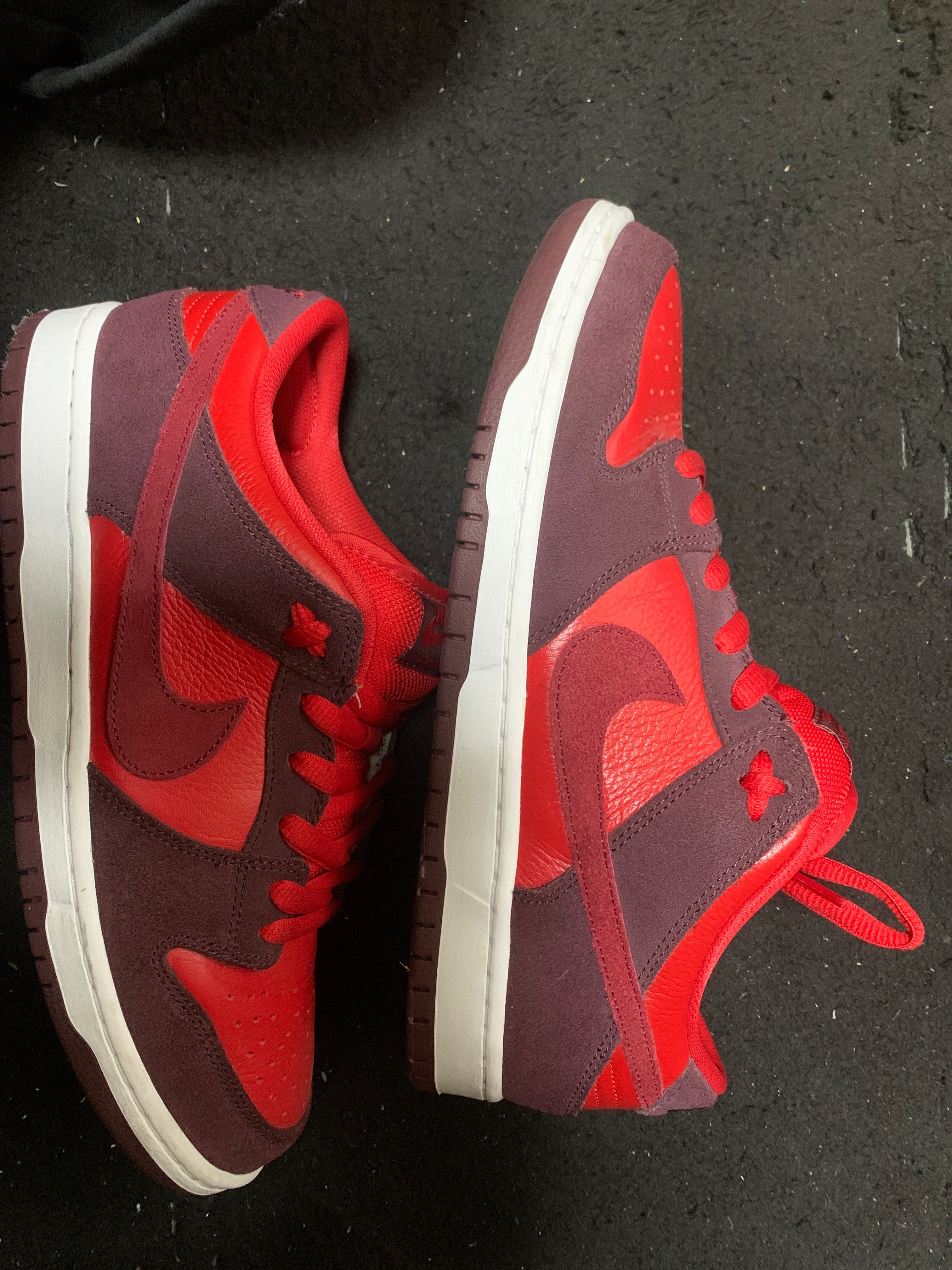 Nike SB Dunk Low "Cherry"