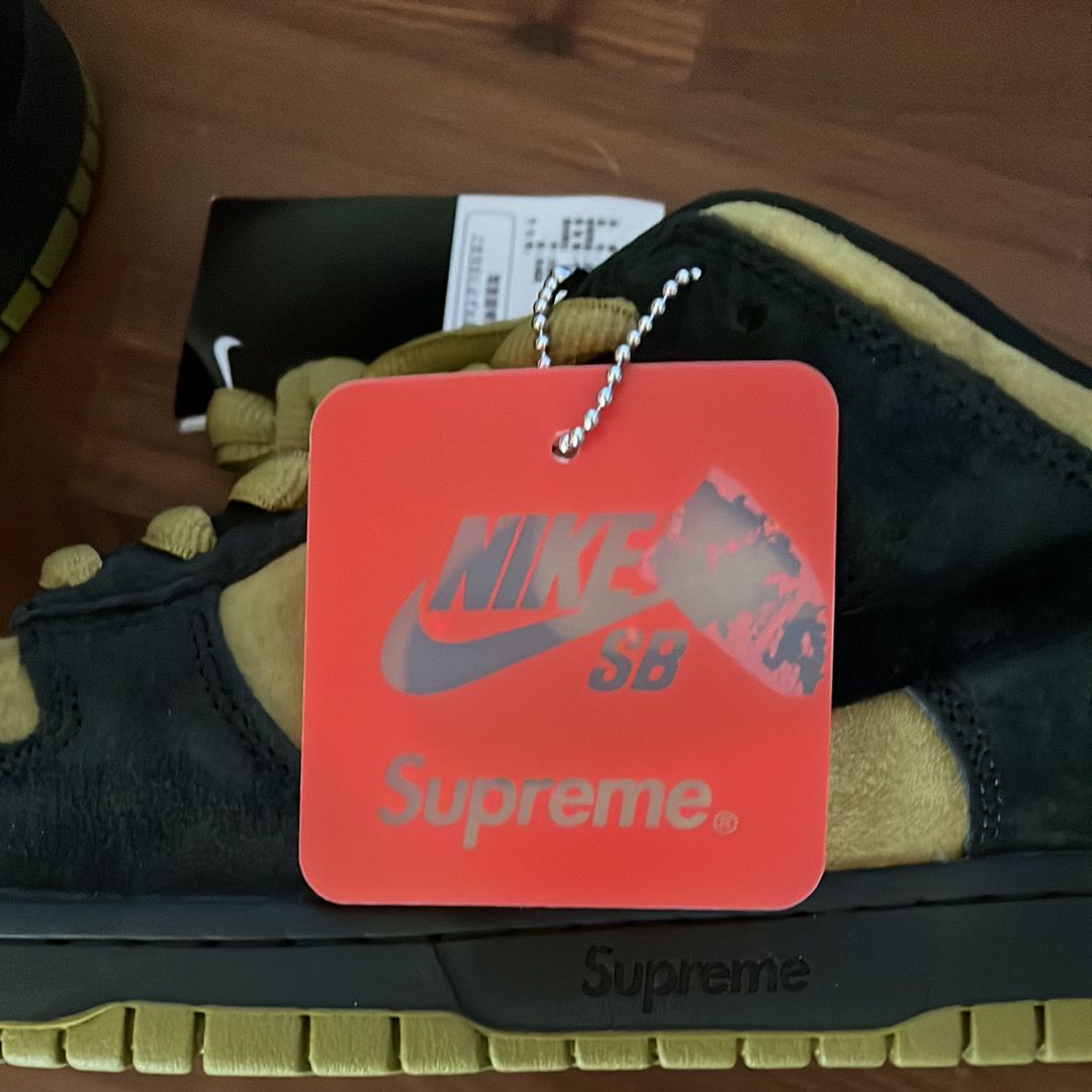 Supreme × Nike SB Dunk Low "Camper Green" (Asia Exclusive) (25FW Week2)