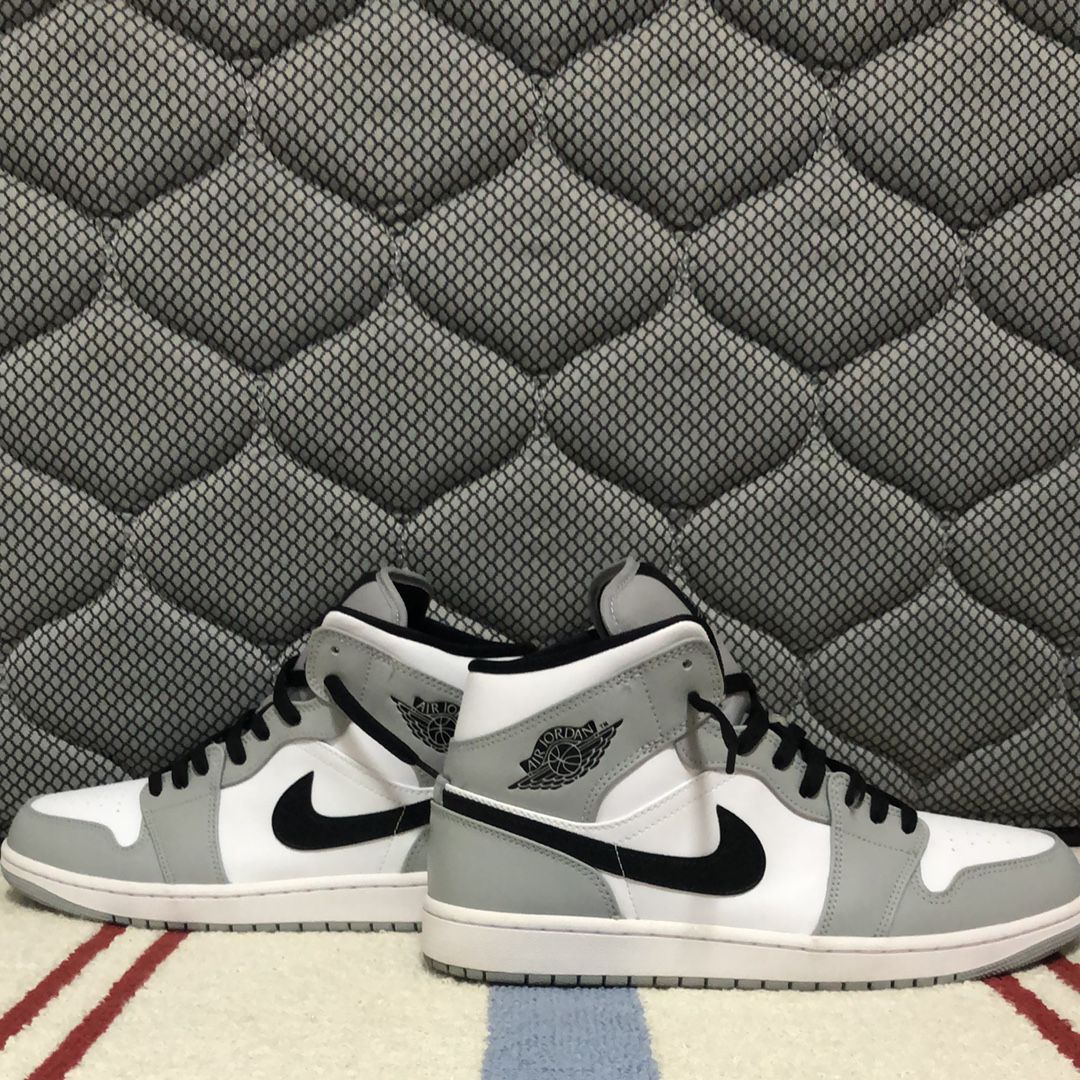 Nike Air Jordan 1 Mid "Light Smoke Grey/White/Black"