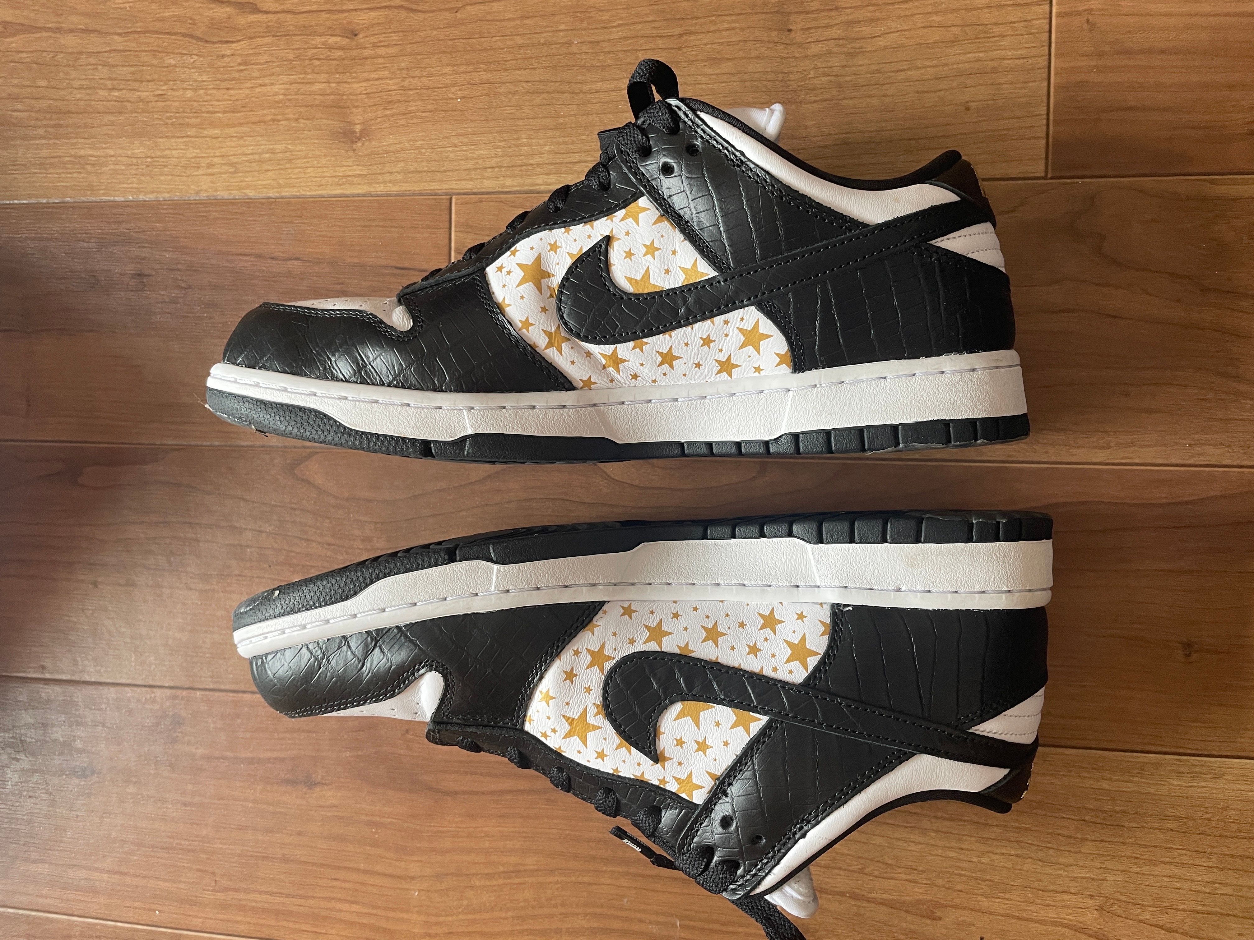 Supreme × Nike SB Dunk Low OG QS Gold Stars "White/Black"
