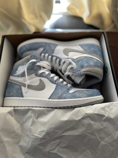 Nike Air Jordan 1 High OG "Hyper Royal"