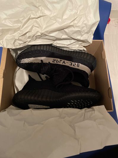 adidas YEEZY Boost 350 V2 "Oreo"