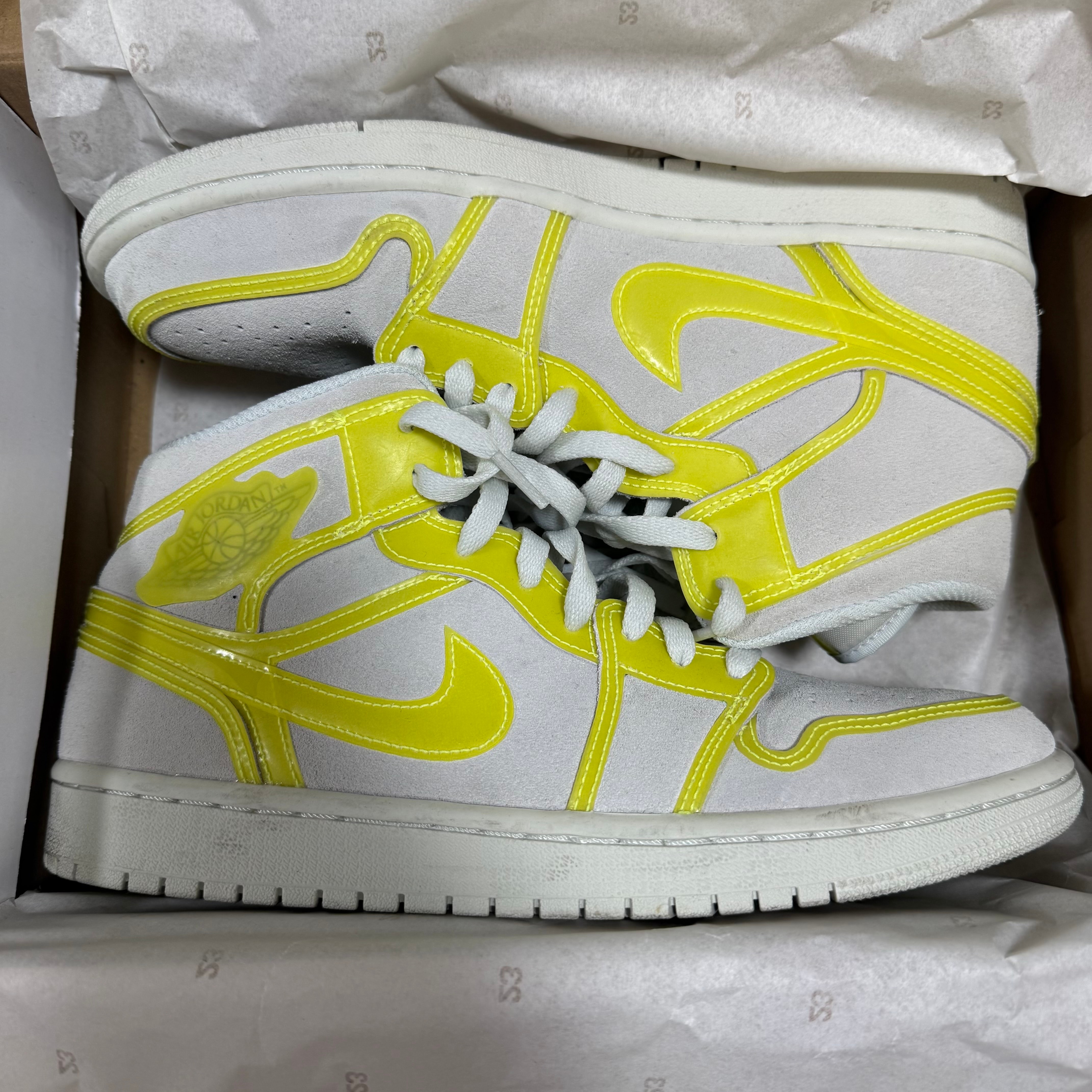 ナイキ ウィメンズ エアジョーダン1 ミッド "オプティイエロー"