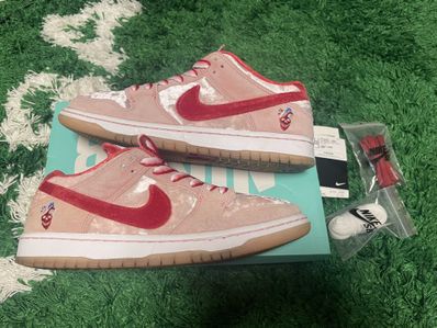 Strangelove × Nike SB Dunk Low "Valentine’s Day"