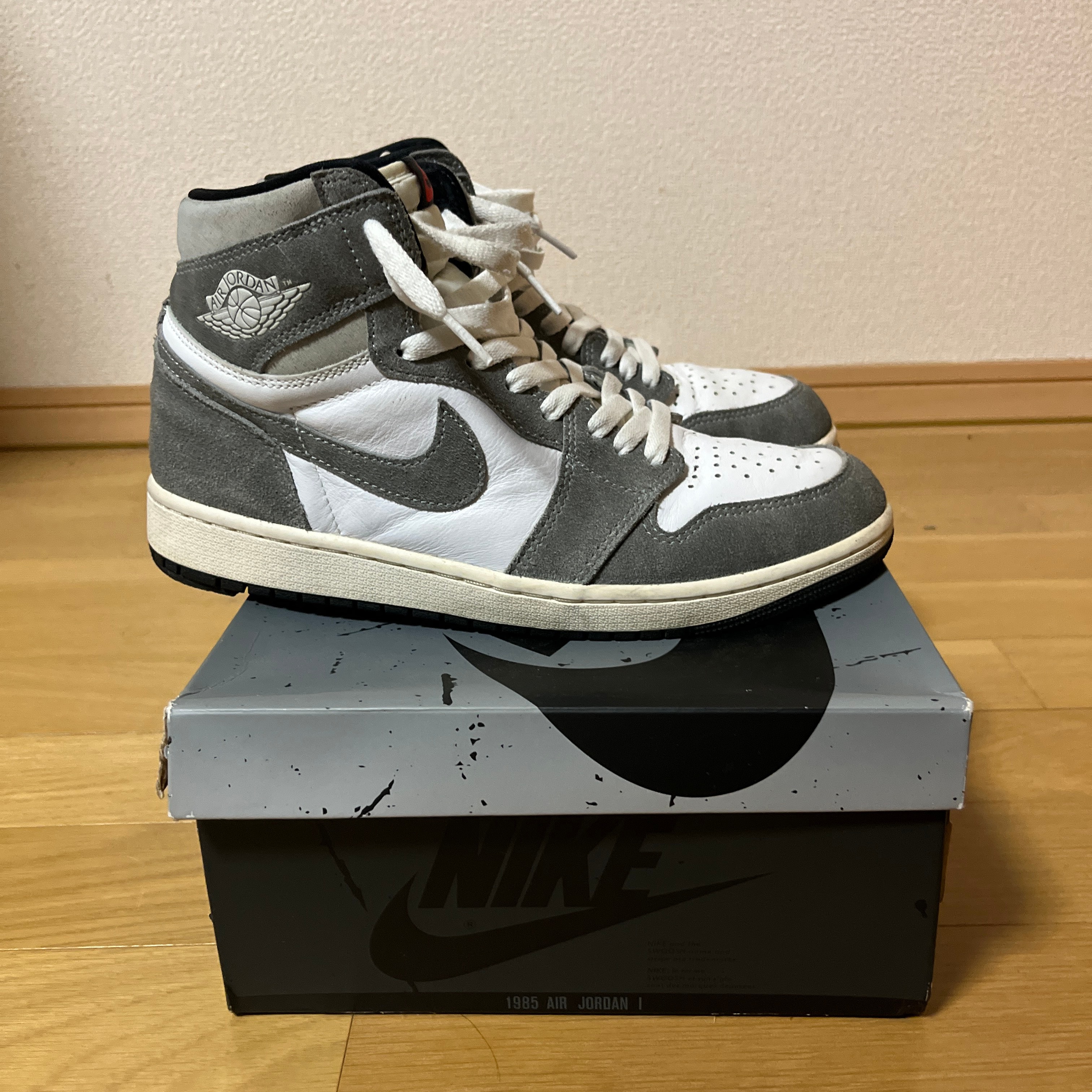 Nike Air Jordan 1 Retro High OG "Black and Smoke Grey"