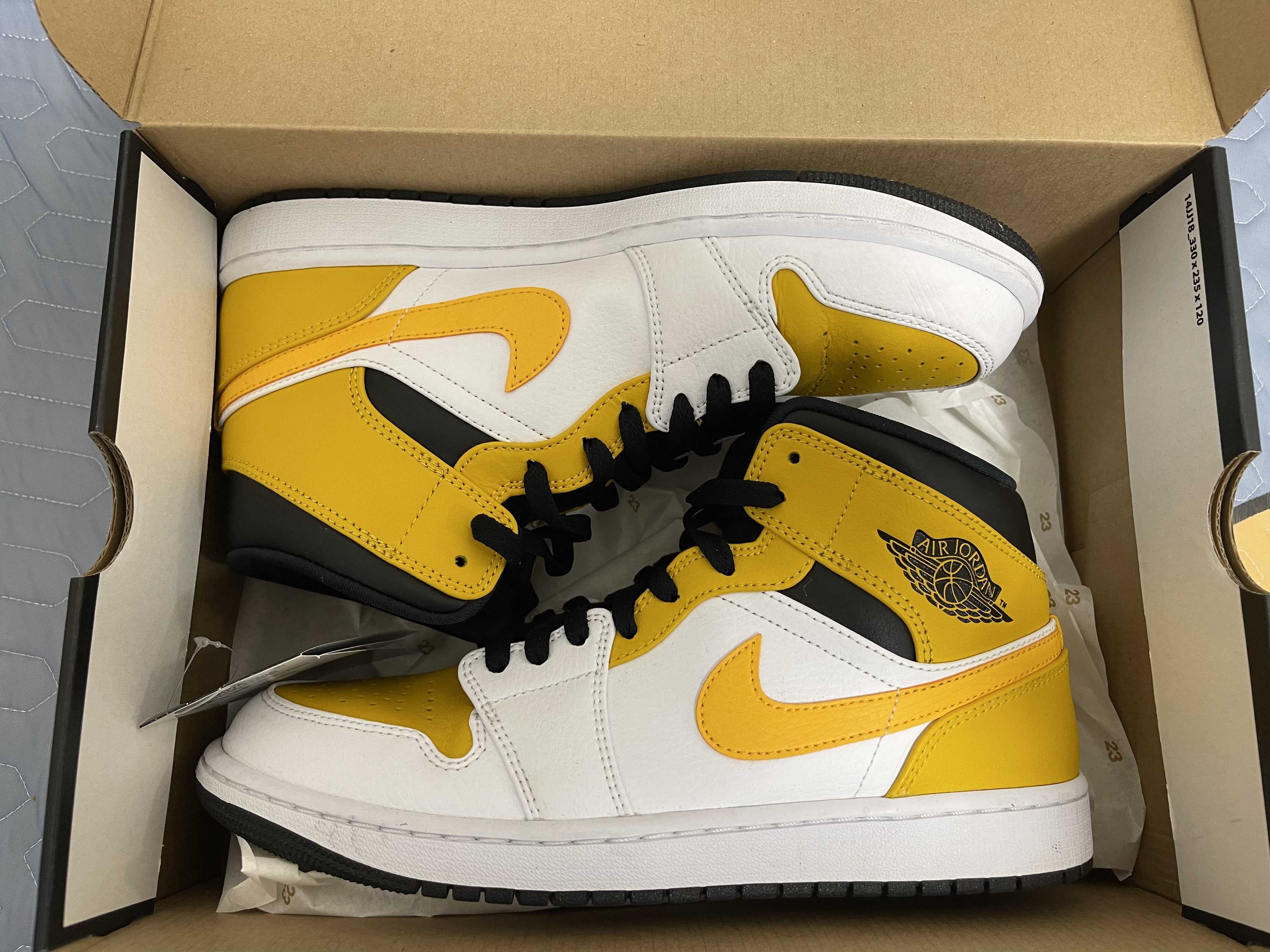 Nike Air Jordan 1 Mid "University Gold"  