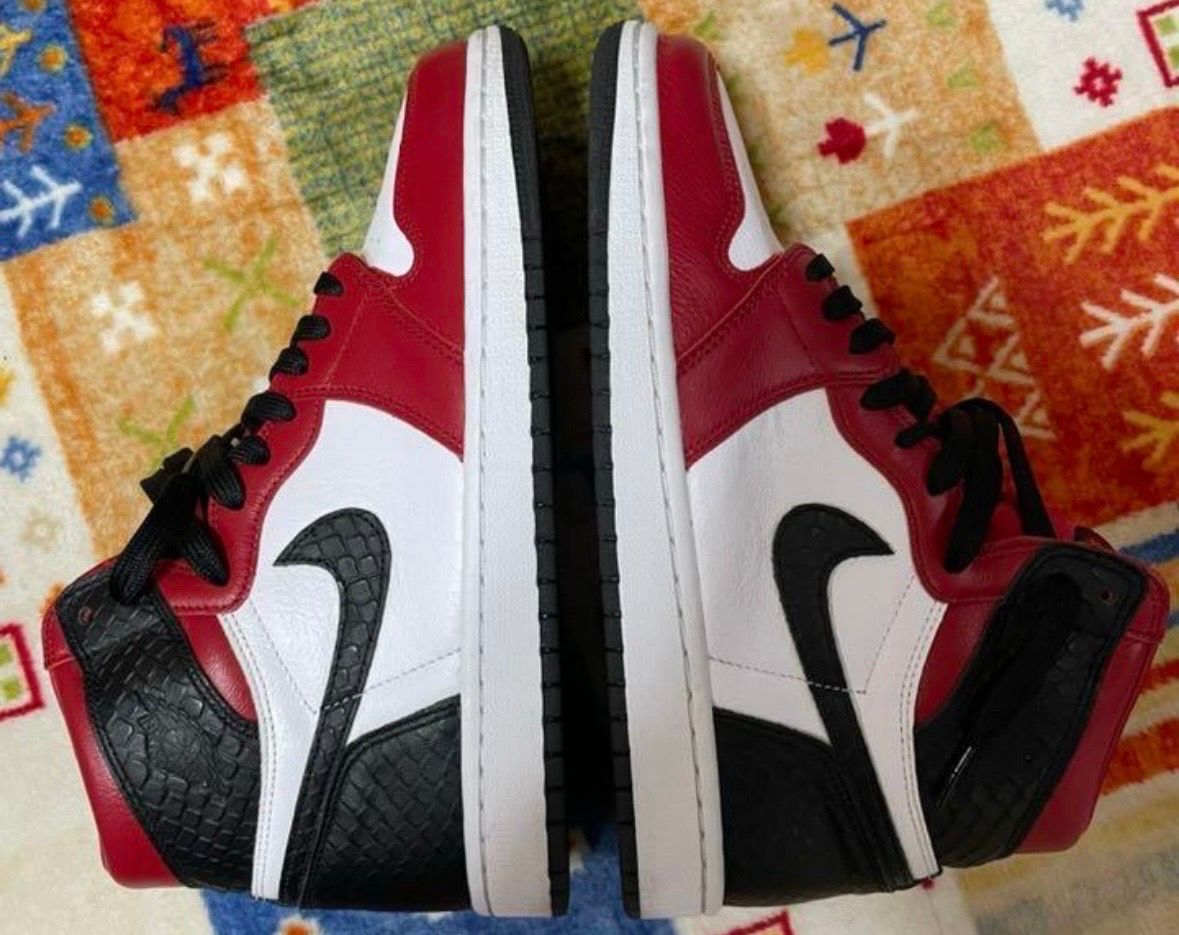 Nike Women's Air Jordan 1 High OG "Satin Red"