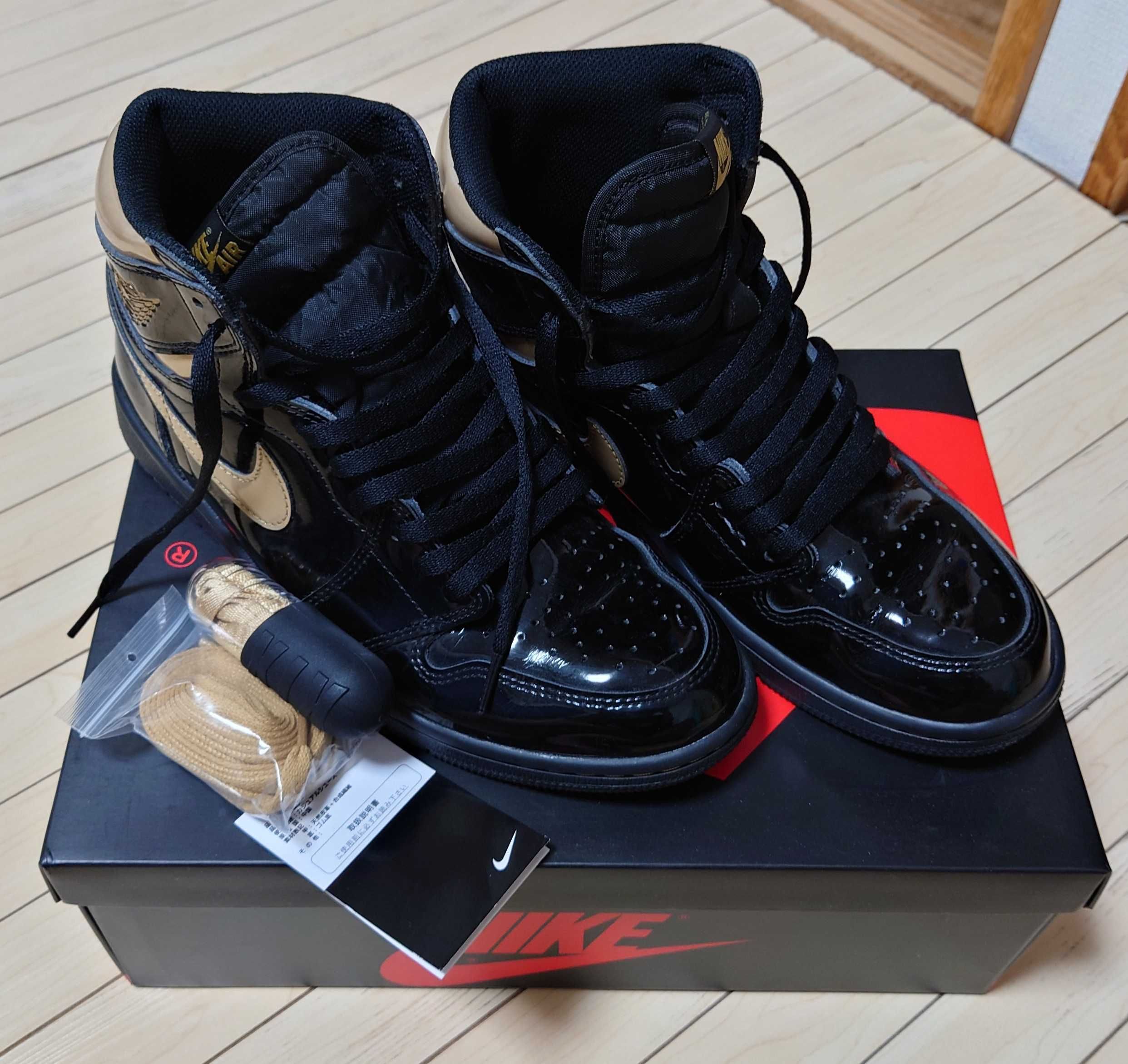 Nike Air Jordan 1 High OG "Black-Metalic Gold"