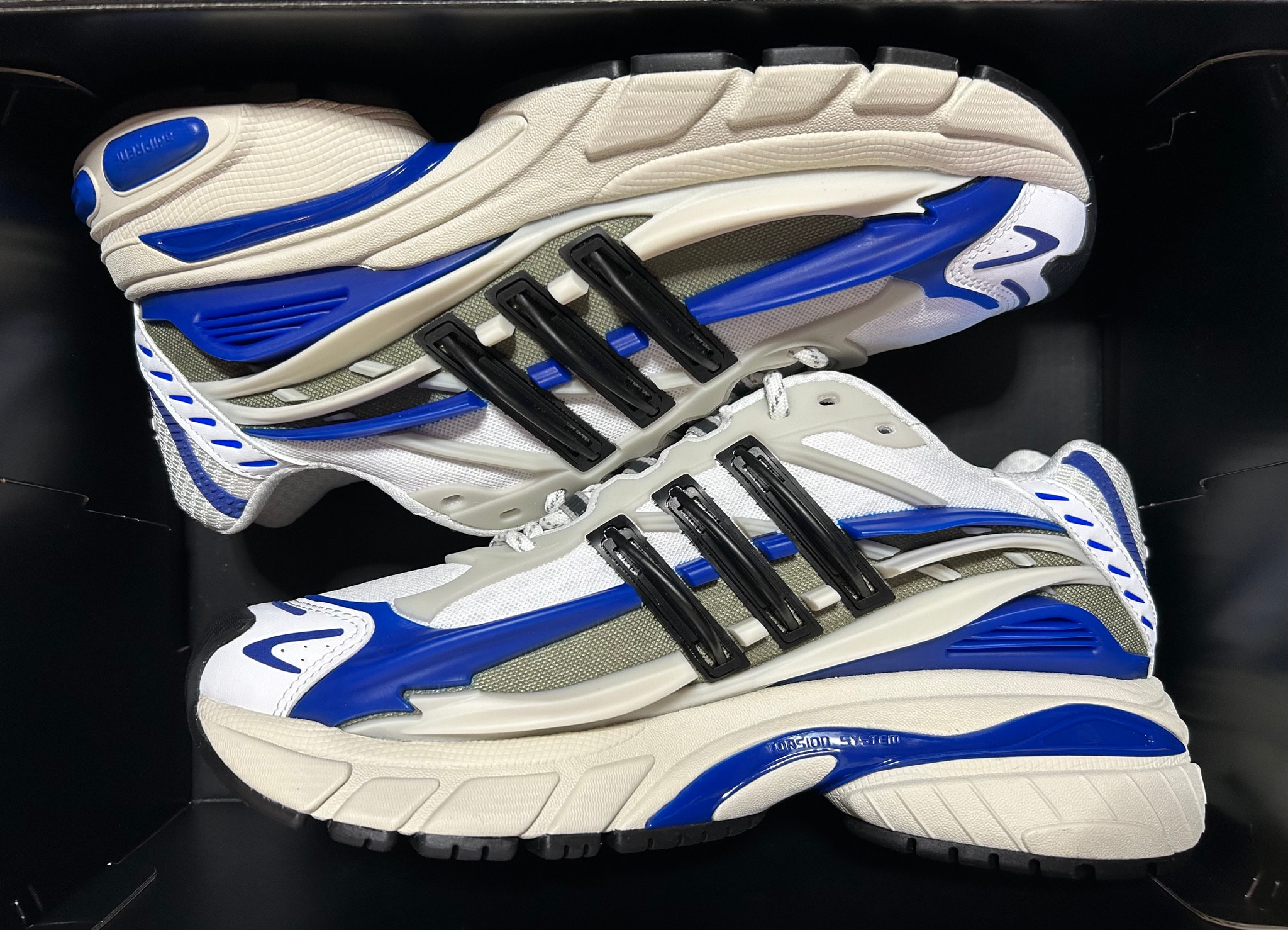 Pharrell Williams × adidas Jellyfish "Team Royal Blue"