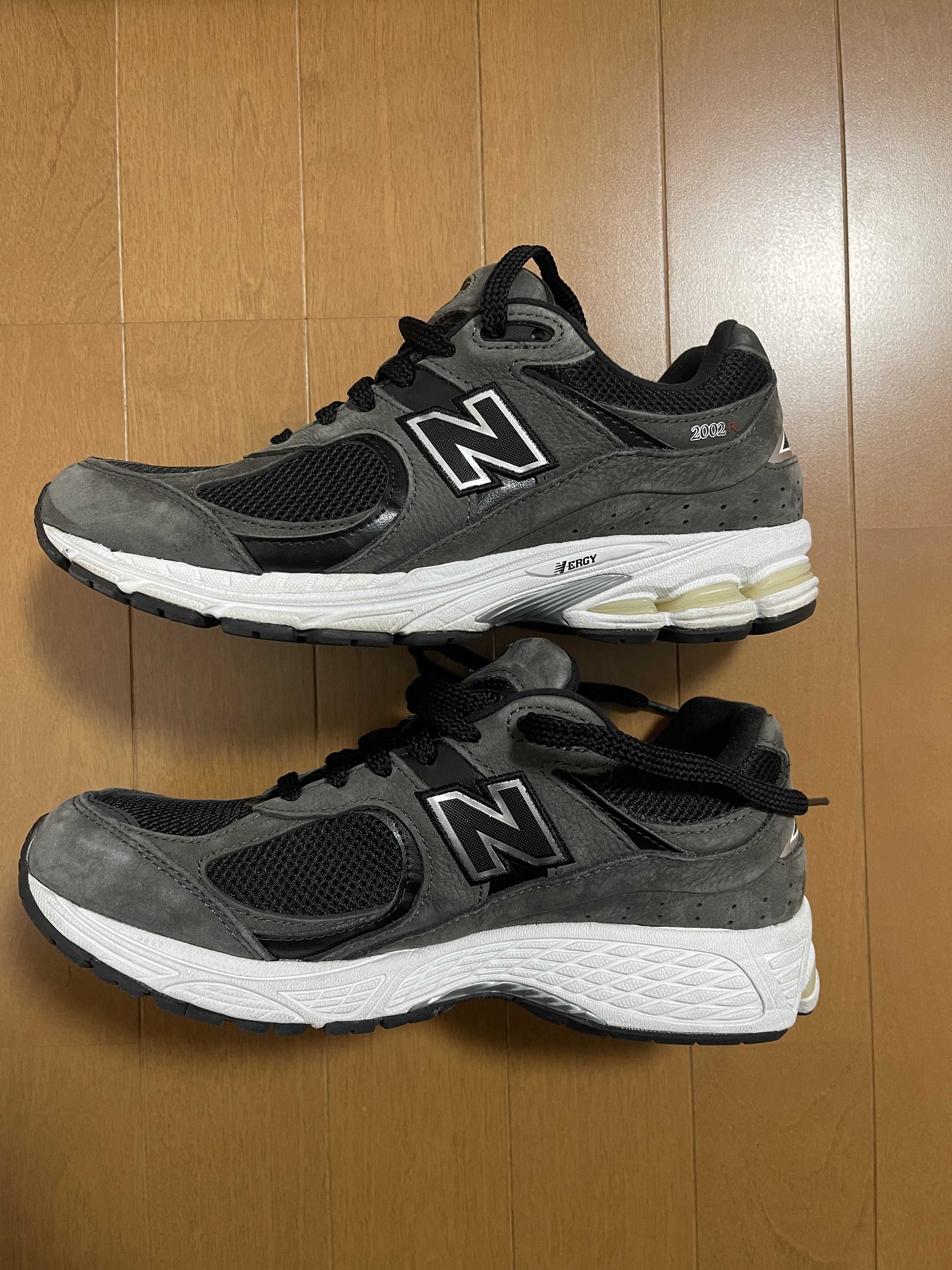 New Balance 2002R "Black/Gray"