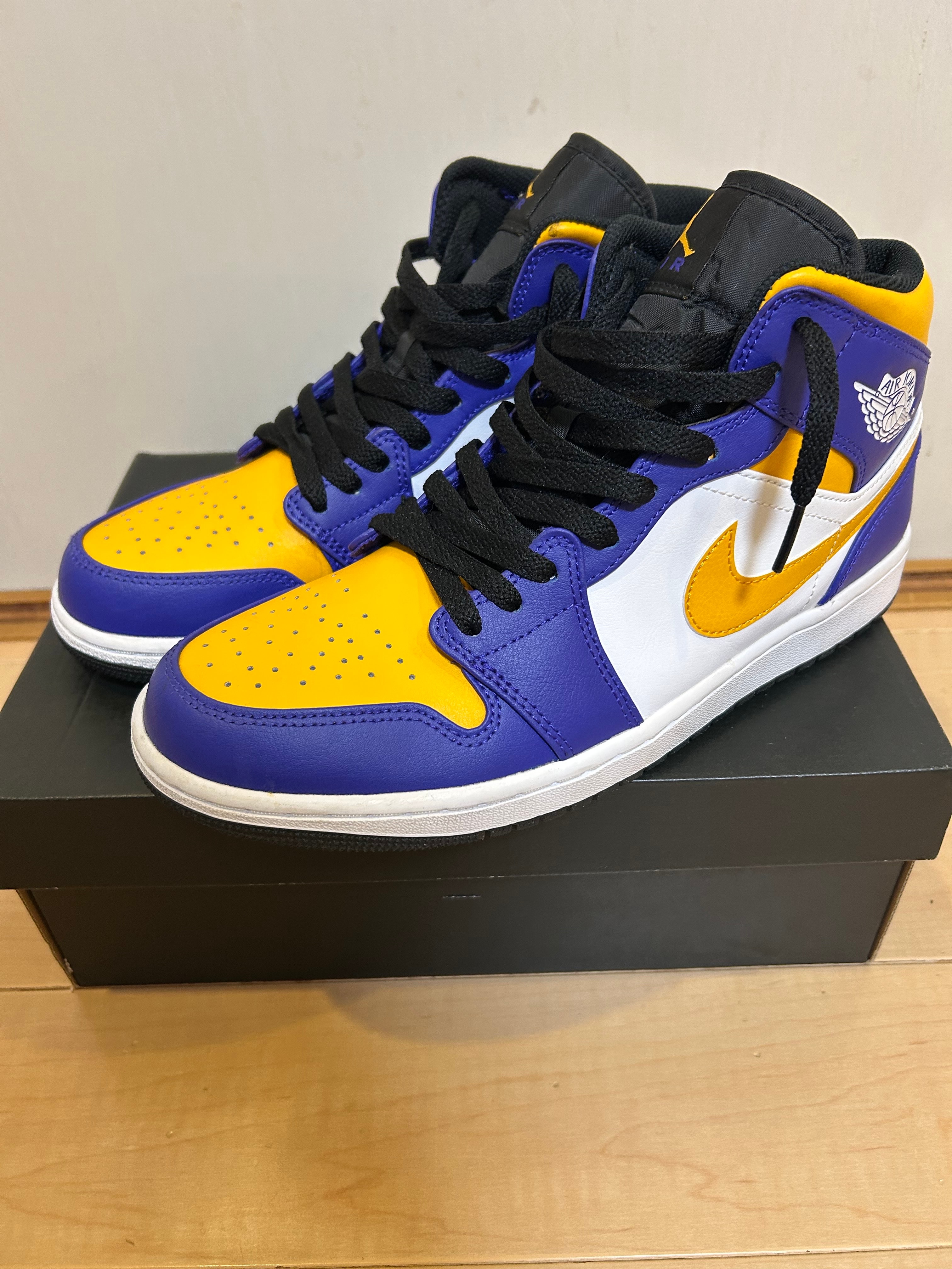 Nike Air Jordan 1 Mid "Lakers"