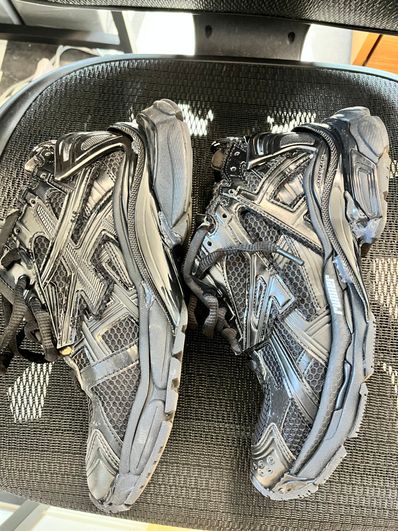 KITH × BALENCIAGA Runner "Black"