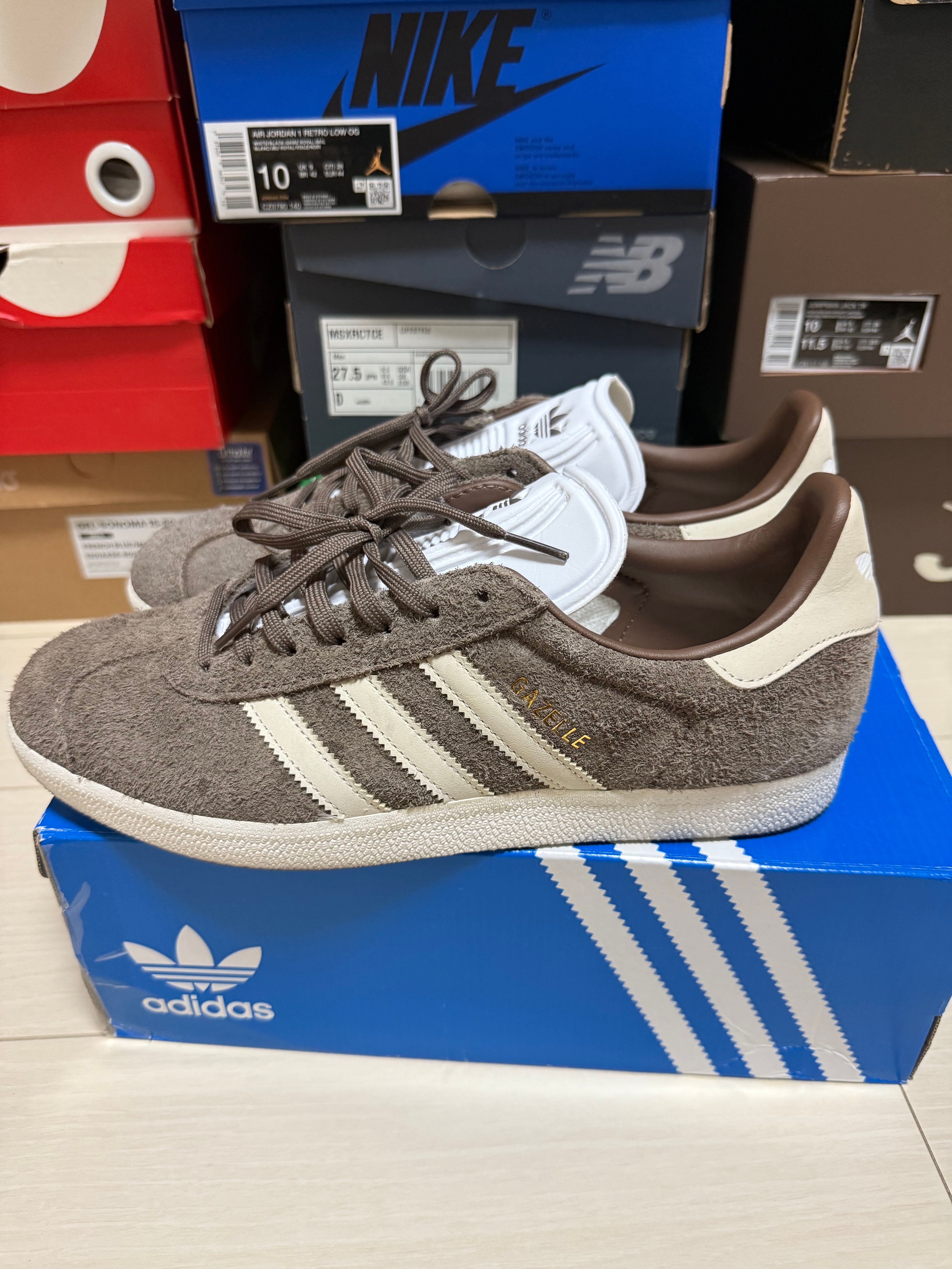 アディダスオリジナルス ウィメンズ ガゼル "アースストレータ/ワンダーホワイト/オフホワイト"